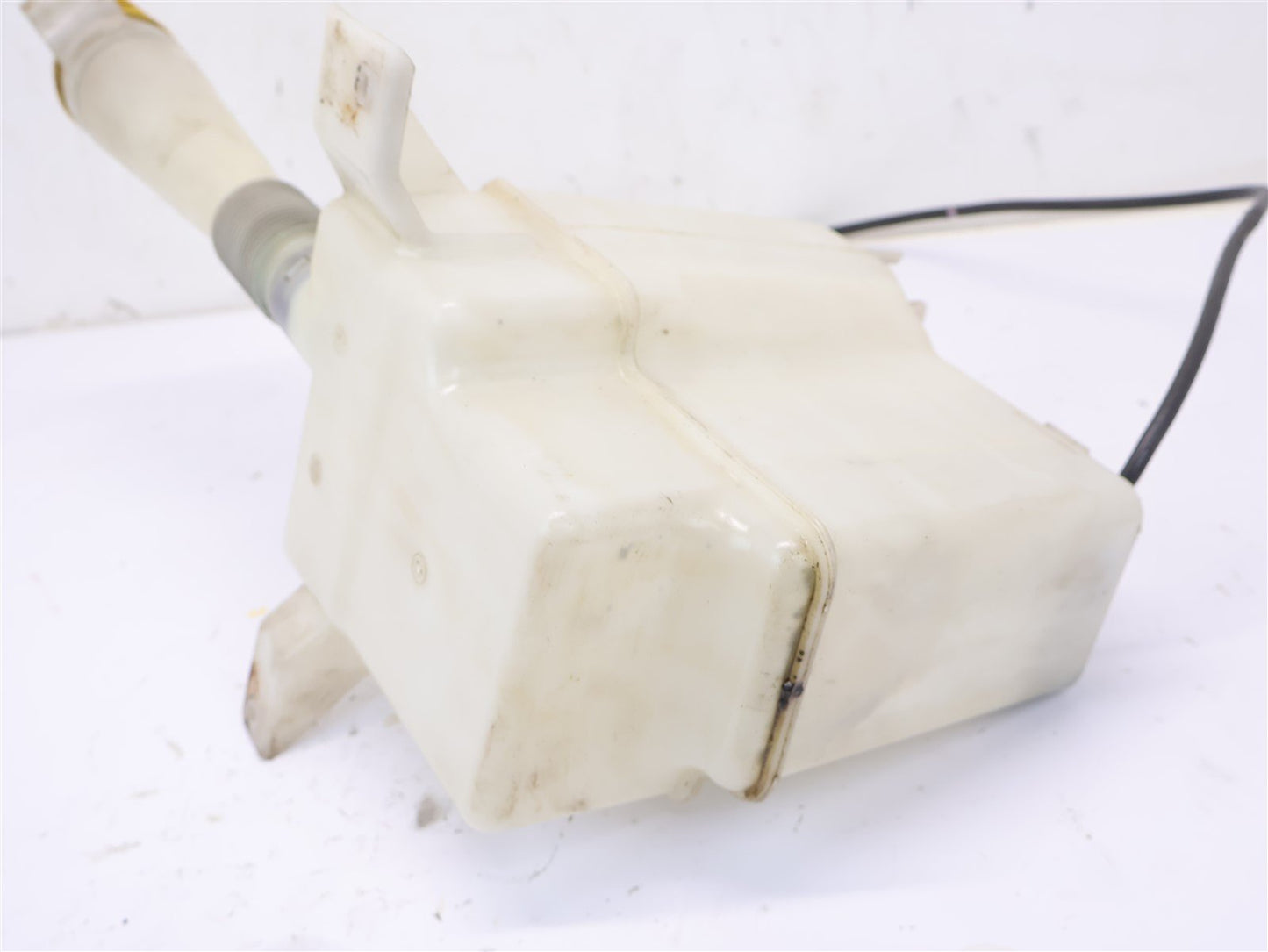 2005-2009 Subaru Legacy Windshield Reservoir Washer Fluid Wiper Tank SEDAN 05-09