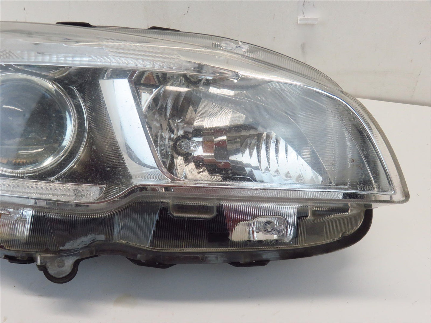 2015-2017 Subaru WRX Passenger Headlight Head Light RH Lamp ALL TABS BROKE 15-17