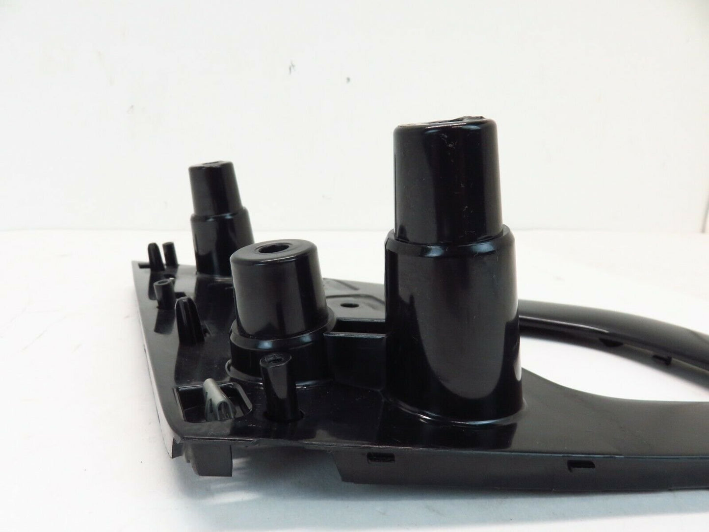 2013-2017 Hyundai Veloster Passenger Front Door Grip Grab Handle Bracket RH OEM