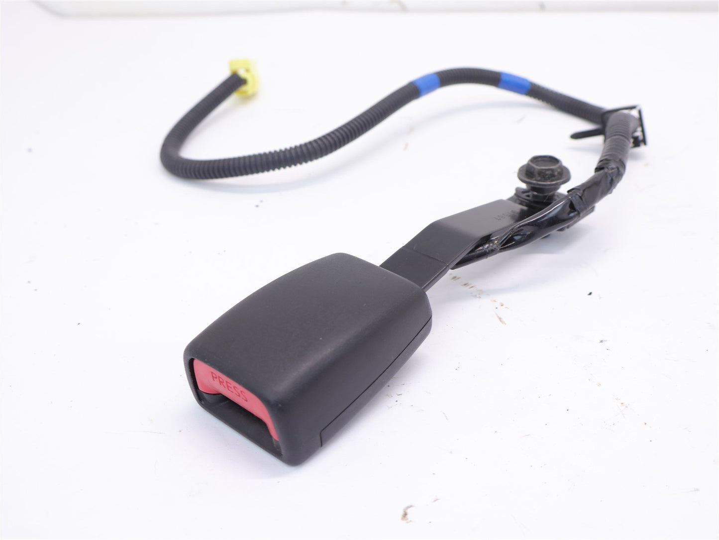 2009-2013 Subaru Forester Passenger Front Seat Belt Latch Buckle RH OEM 09-13