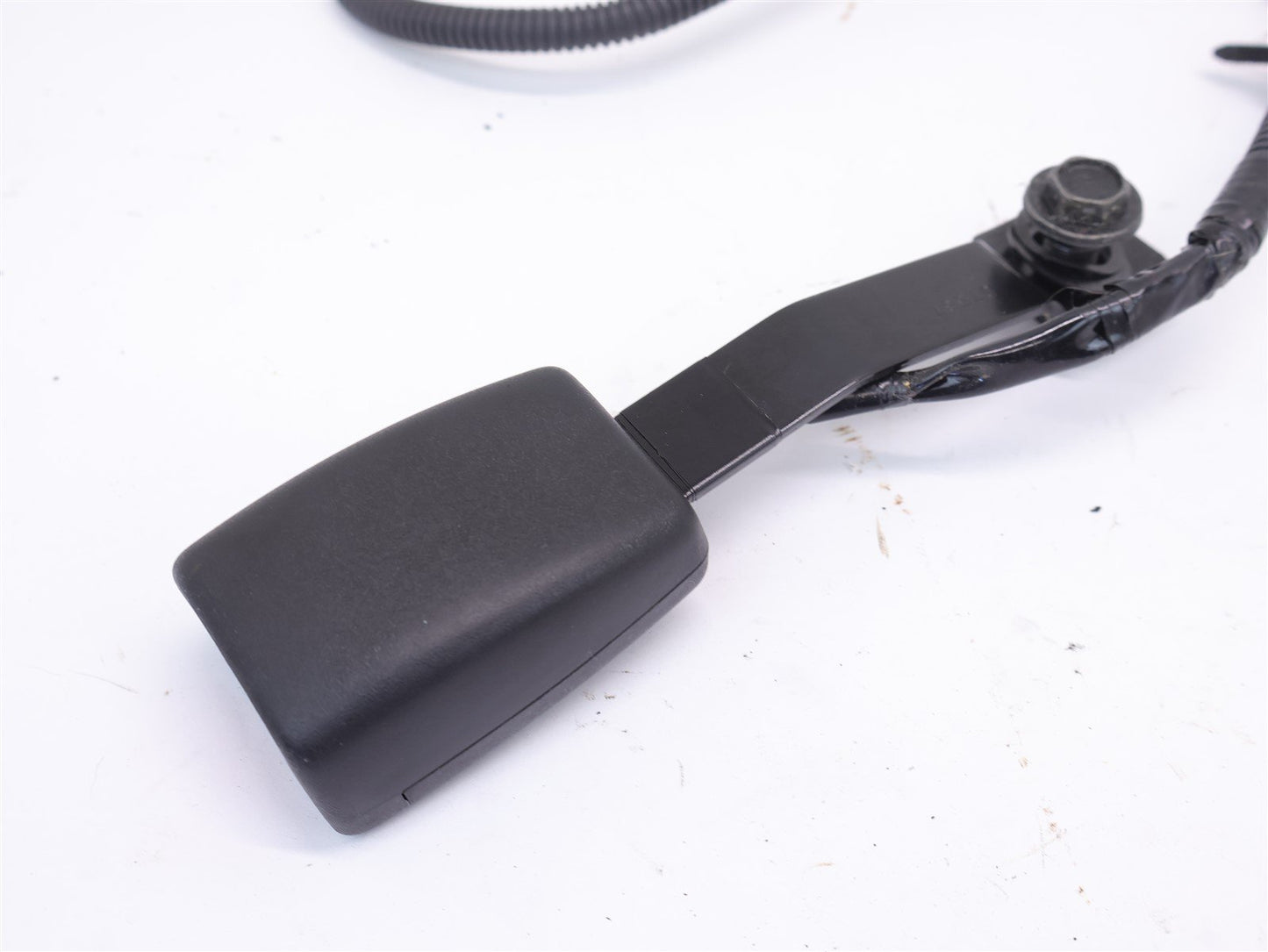 2009-2013 Subaru Forester Passenger Front Seat Belt Latch Buckle RH OEM 09-13