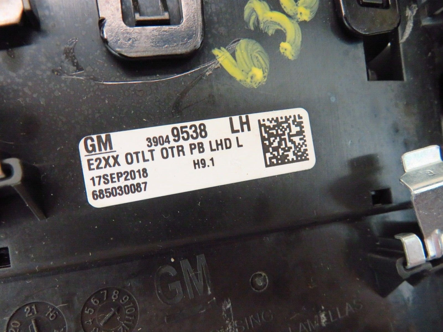 2018-2020 Buick Regal TourX Driver Vent Dash Air Heat LH 39049538 OEM 18 19 20