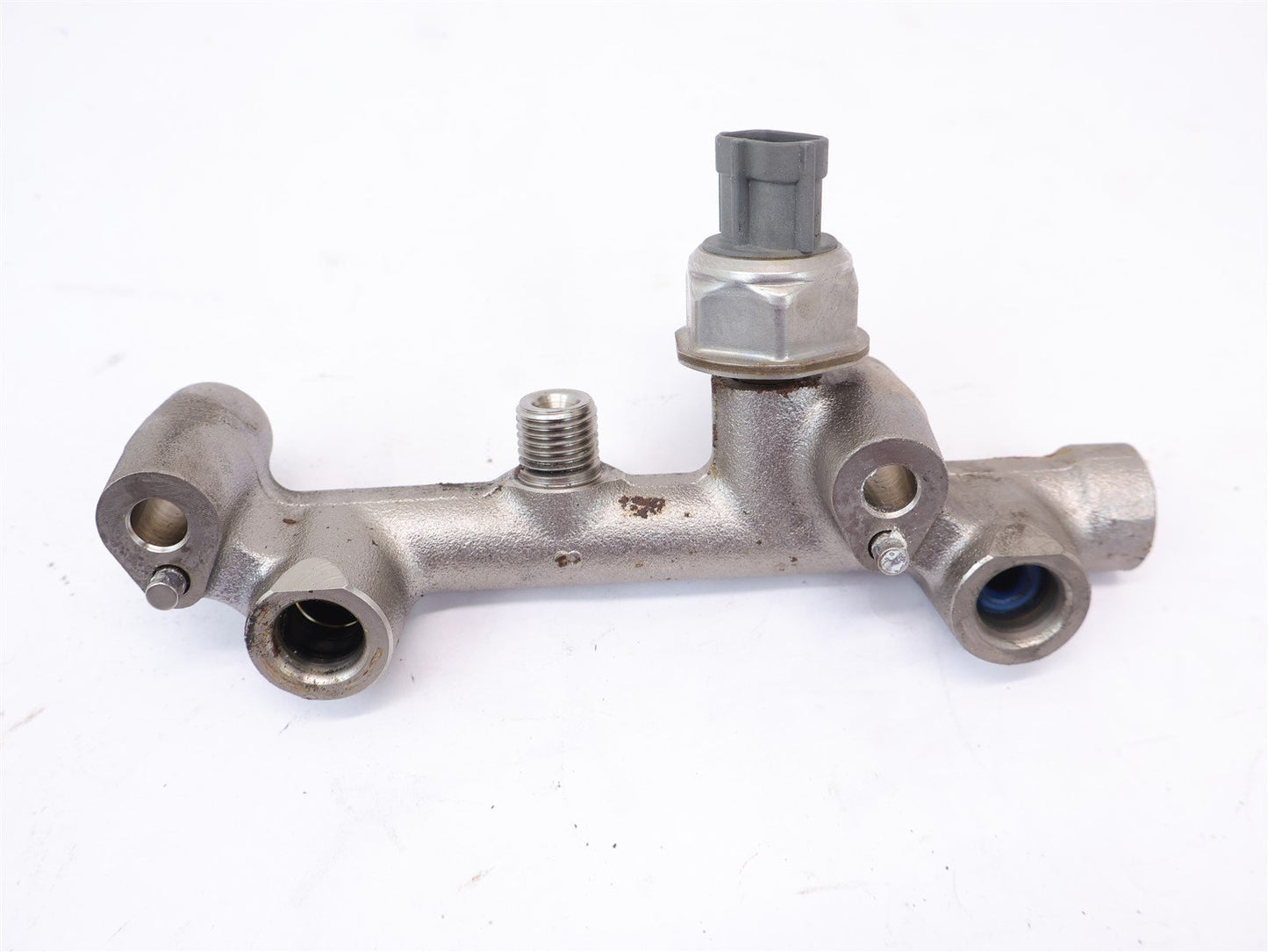 2019 Subaru WRX Passenger Fuel Injector Rail 17522AB020 RH Right 2.0L 2015-2021