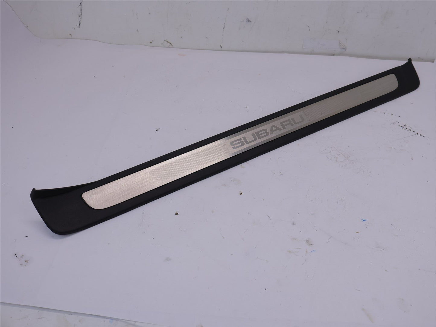 2005-2009 Subaru Legacy GT Passenger Front Door Sill Trim Scuff RH Right OEM