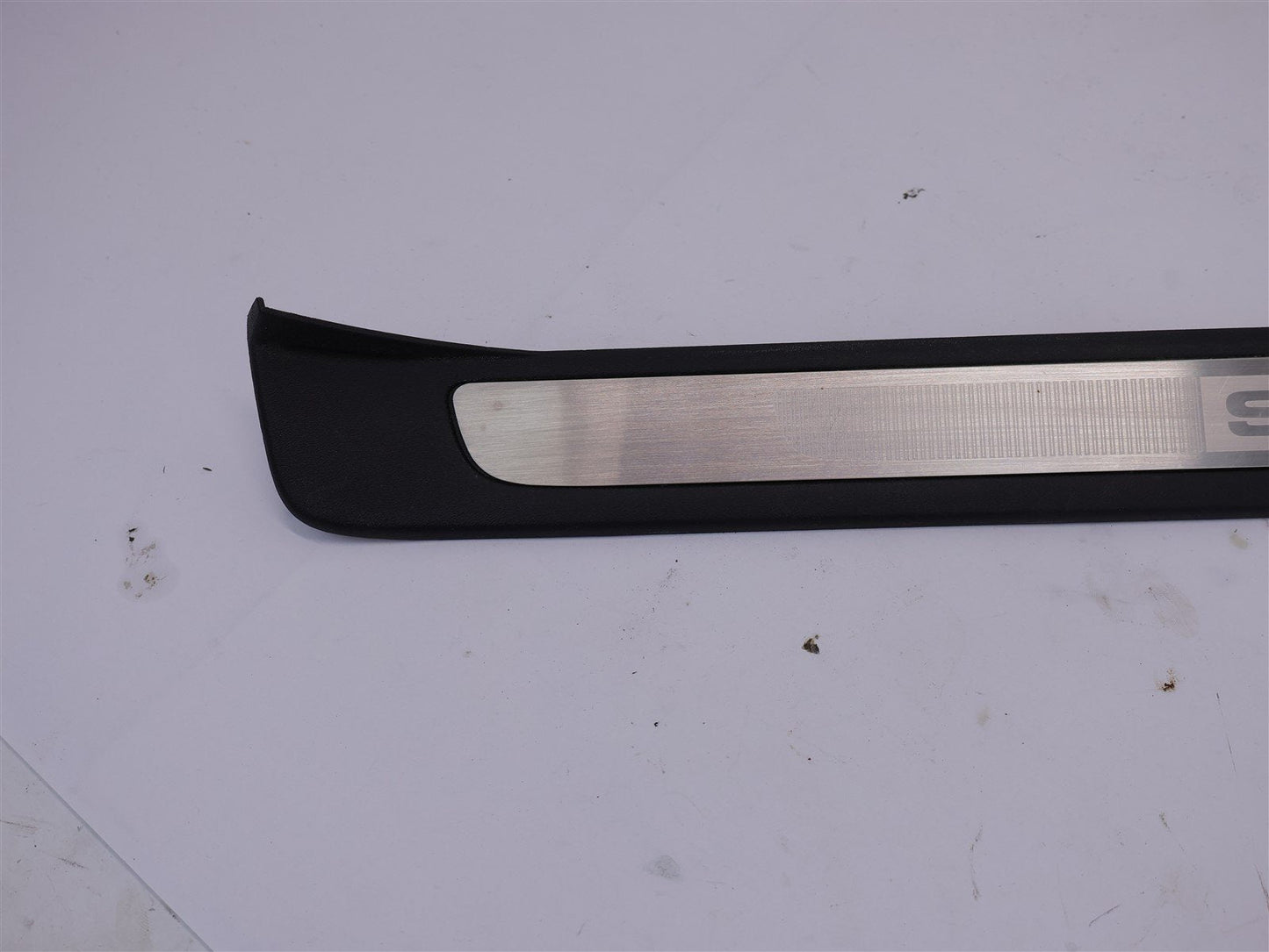 2005-2009 Subaru Legacy GT Passenger Front Door Sill Trim Scuff RH Right OEM