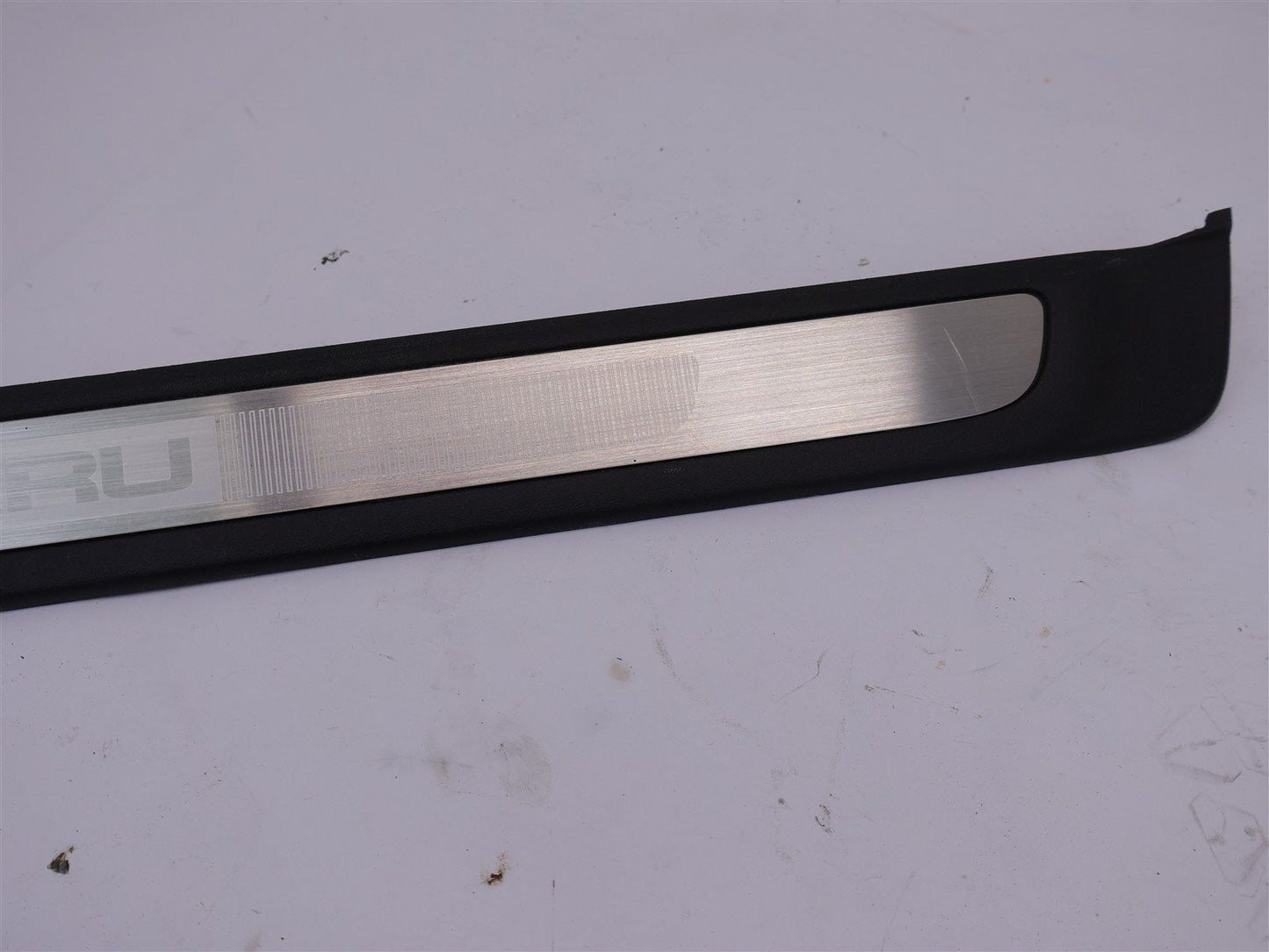 2005-2009 Subaru Legacy GT Passenger Front Door Sill Trim Scuff RH Right OEM