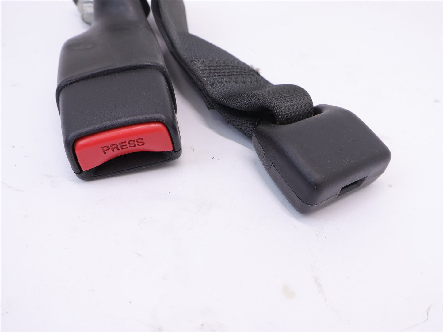 2008 Subaru Legacy GT SEDAN Rear Seat Belt Buckle RH Right Black OEM 2005-2009