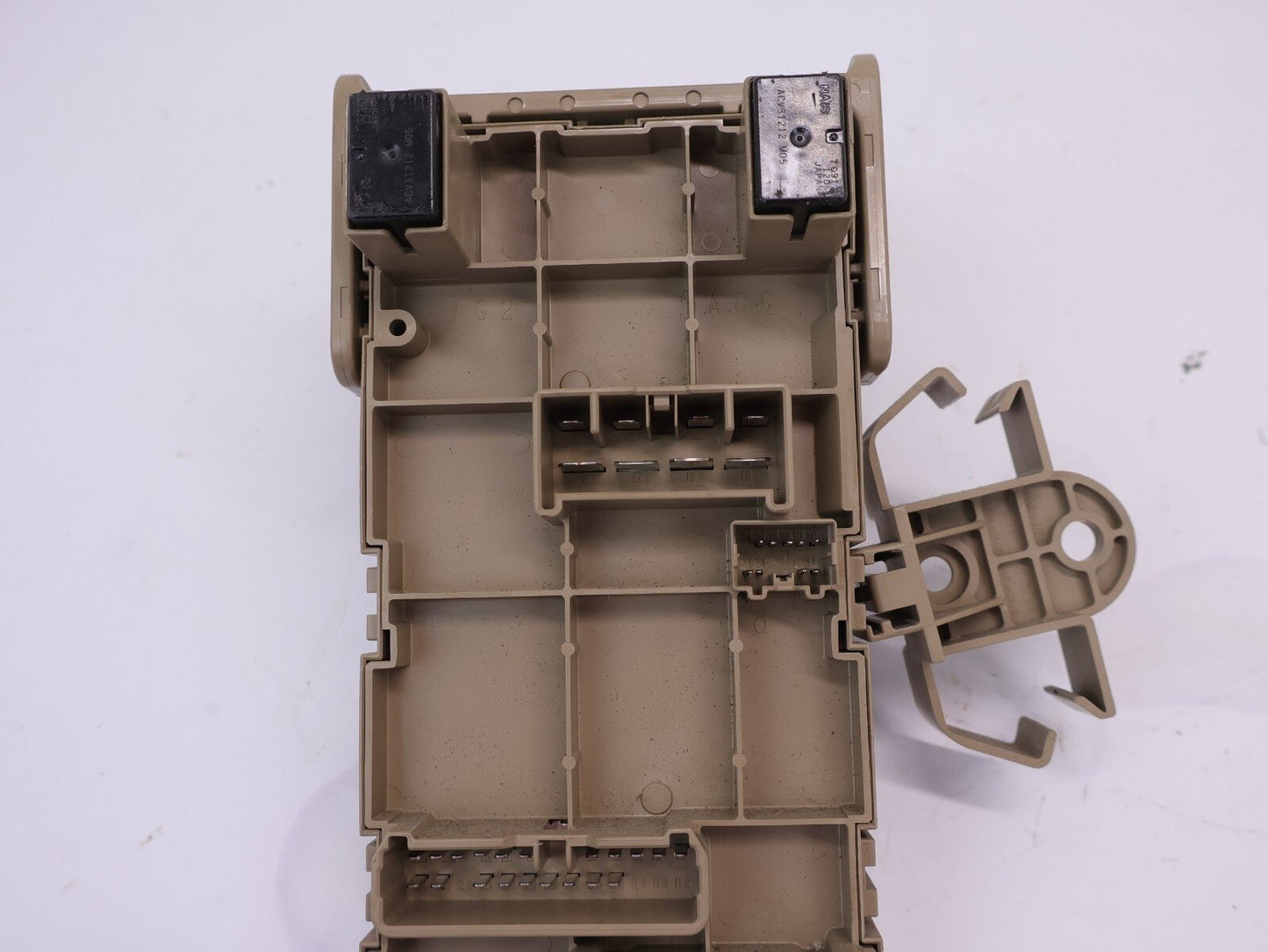 2008-2009 Subaru Legacy GT Dash Fuse Block Panel Box Interior 82201AG05A OEM