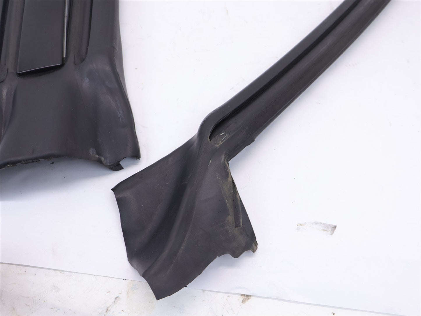 2005-2009 Subaru Legacy GT Sedan Driver Exterior B Pillar Trim Panel Seal LH OEM