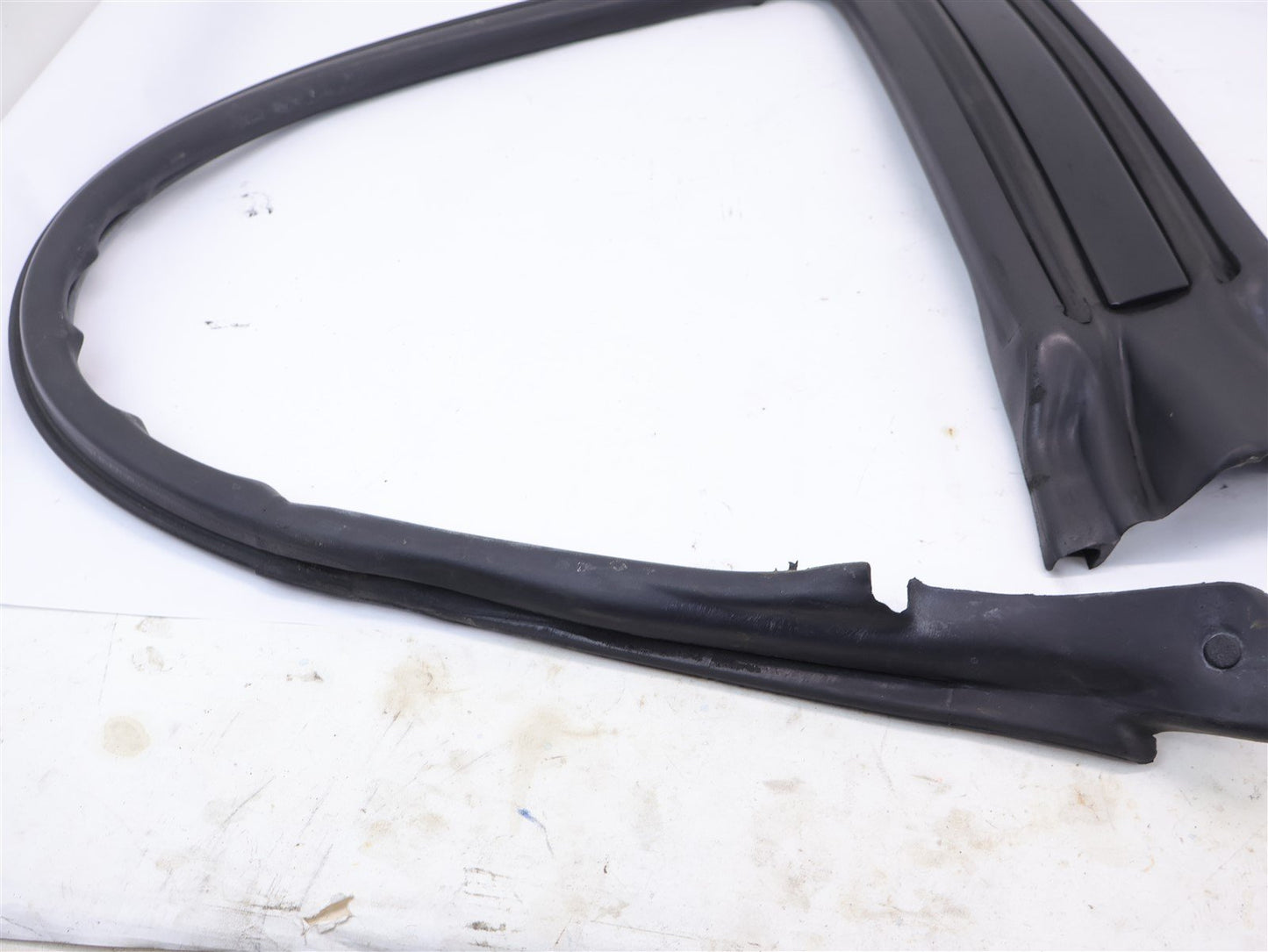 2005-2009 Subaru Legacy GT Sedan Driver Exterior B Pillar Trim Panel Seal LH OEM
