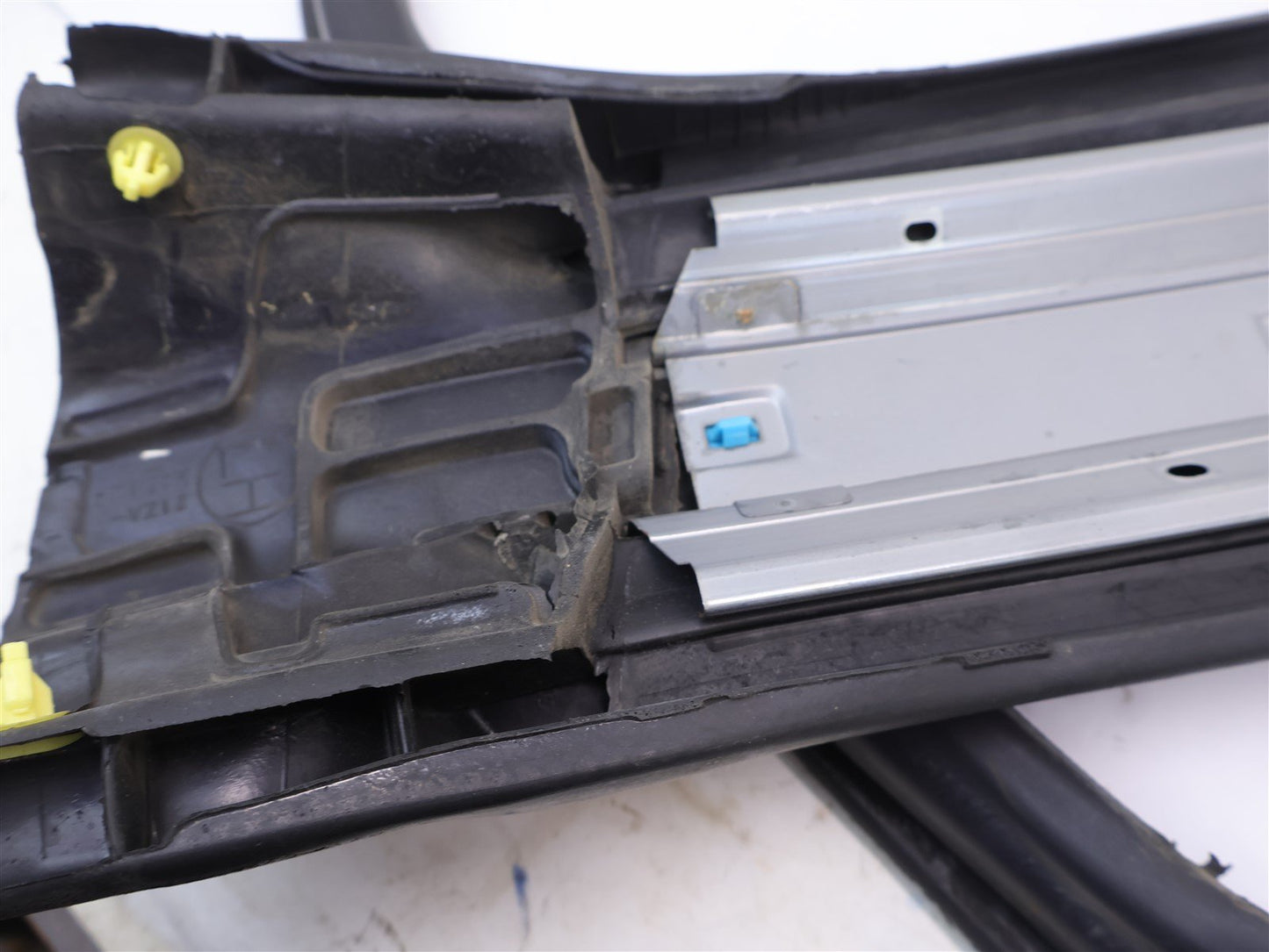 2005-2009 Subaru Legacy GT Sedan Driver Exterior B Pillar Trim Panel Seal LH OEM