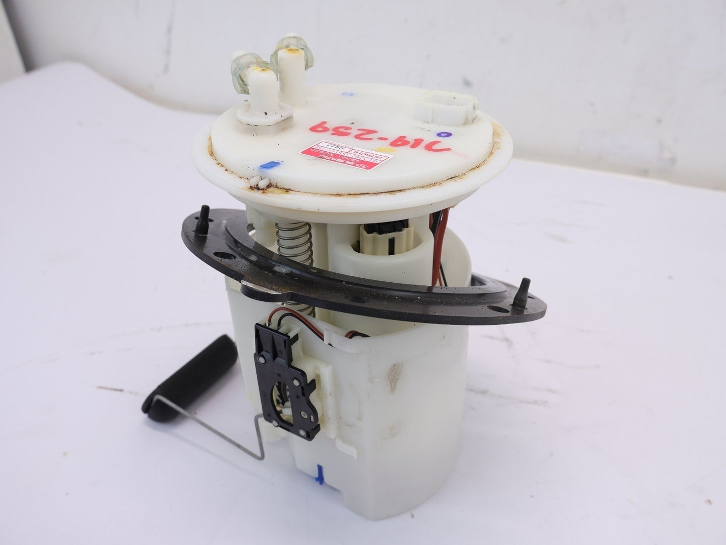 2011-2013 Subaru Forester Fuel Pump Assembly 42021SC030 Non-turbo OEM 11-13
