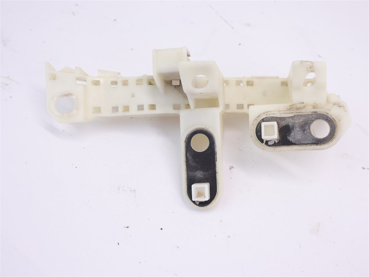 2013-2017 Subaru Crosstrek Rear Passenger Bumper Cover Corner Trim Bracket RH