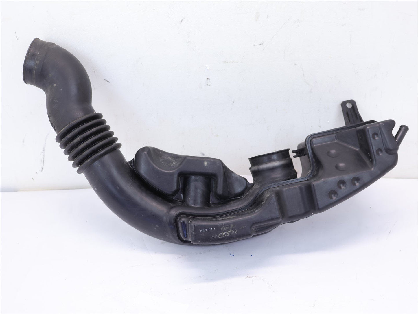 2013-2014 Subaru Legacy & Outback Air Intake Duct Cleaner Tube 2.5L 13-14