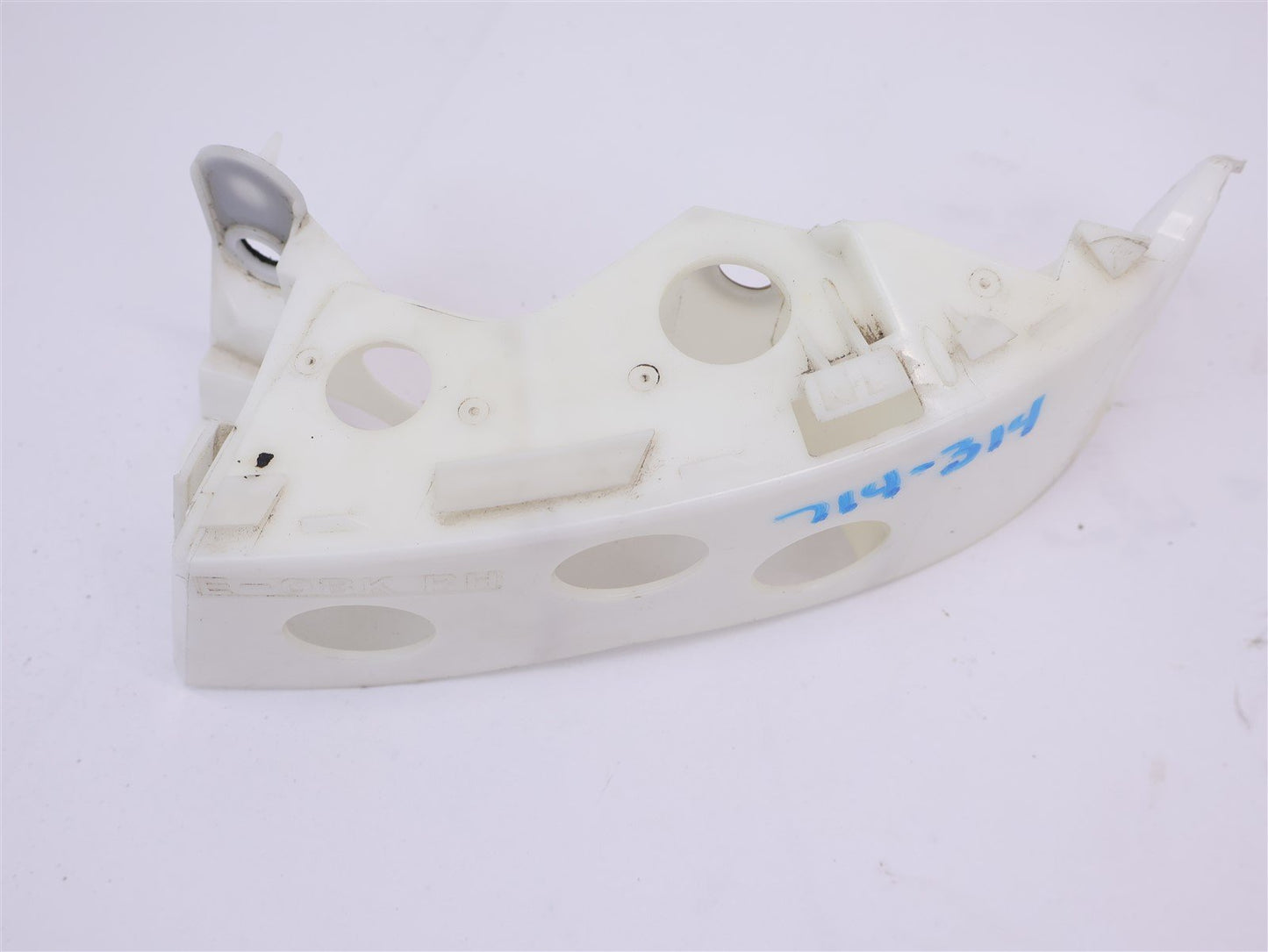 10-14 Subaru Outback Rear Bumper Cover Corner Trim Bracket RH Right Passenger