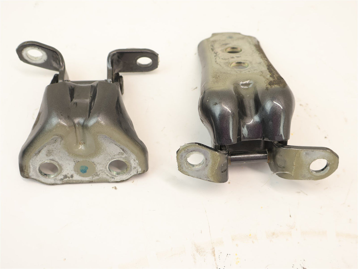 2015-2019 Subaru Outback Passenger Rear Door Hinge Hinges Upper Lower Set RH OEM