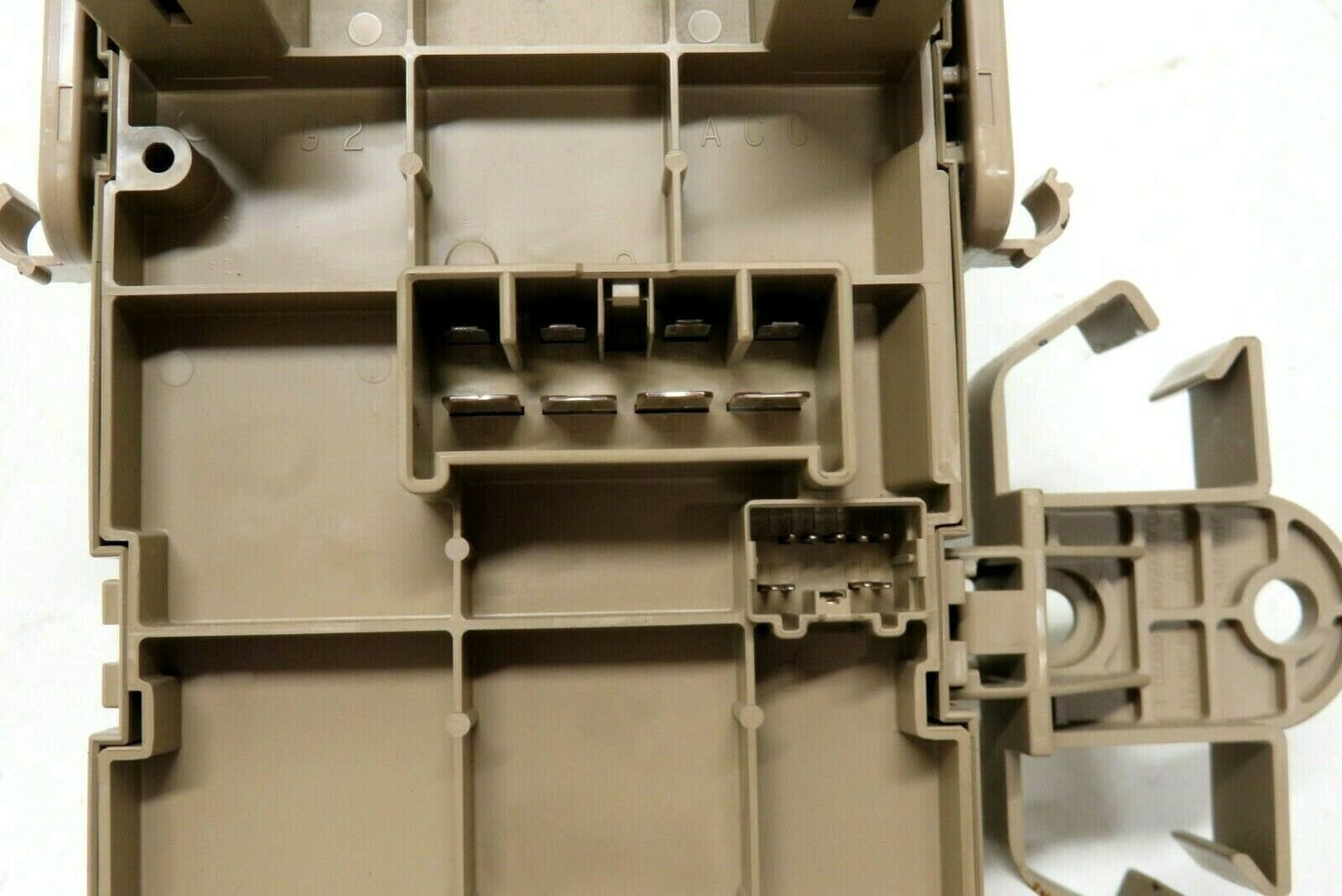 05-06 Subaru Legacy Outback XT Dash Fuse Block Panel Box 82201AG02B 2005-2006