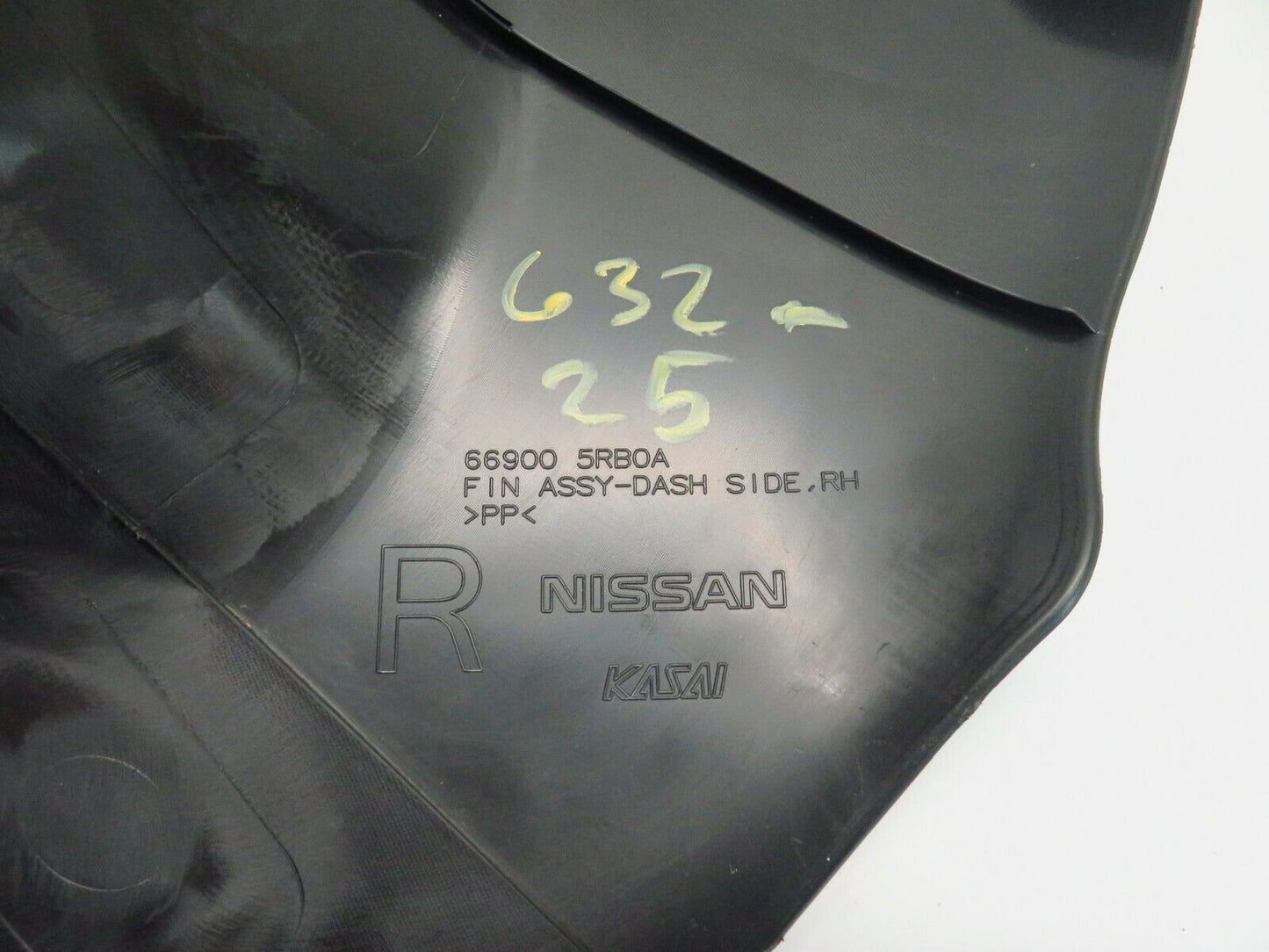 2018-2023 Nissan Kicks Passenger Front Kick Trim Panel 66900-5RB0A RH 18-23