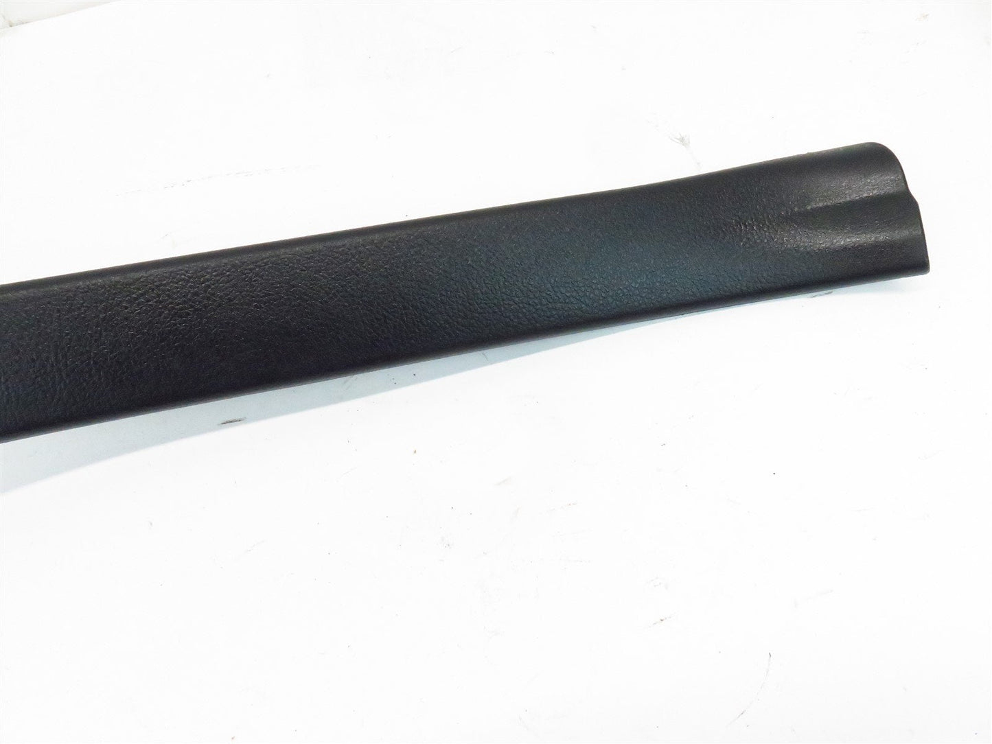 2010-2014 Subaru Legacy Outback Driver Front Door Sill Retainer Trim LH 10-14