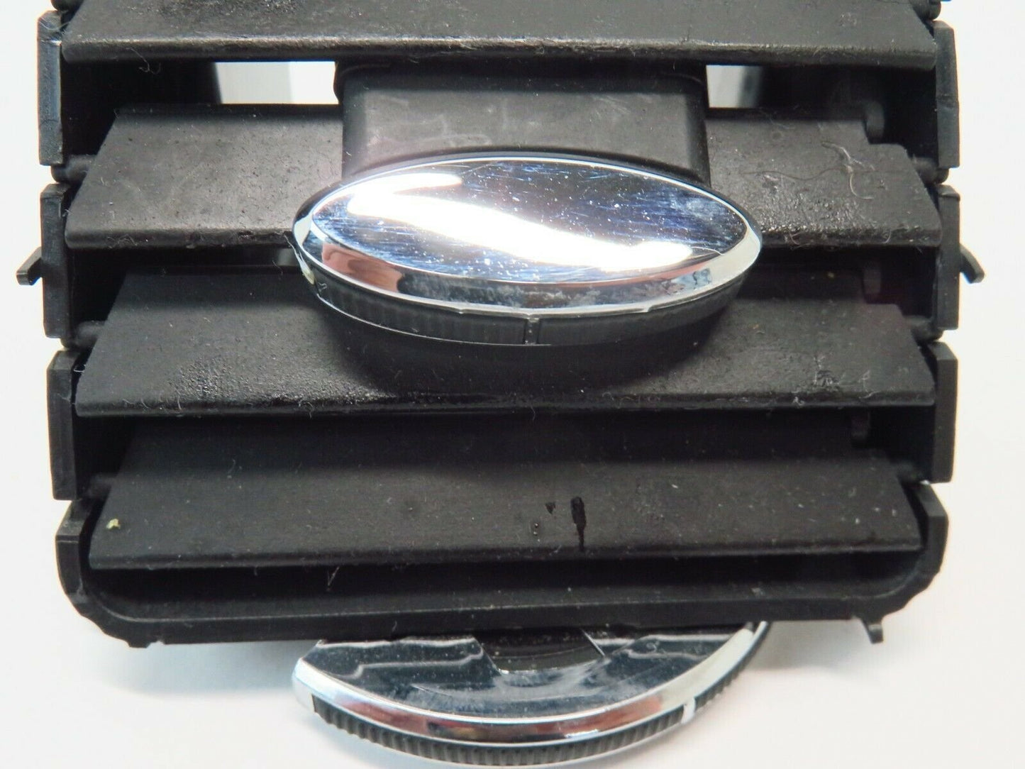 2004-2008 Maserati Quattroporte Driver Front Center Vent (tacky) LH Middle 04-08