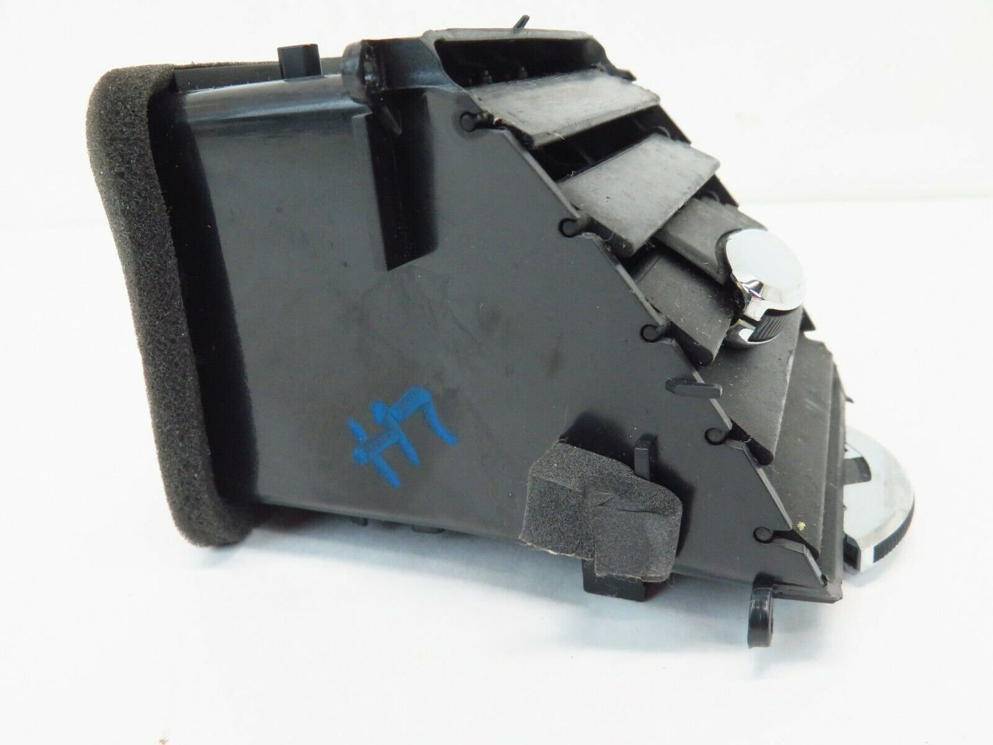 2004-2008 Maserati Quattroporte Driver Front Center Vent (tacky) LH Middle 04-08