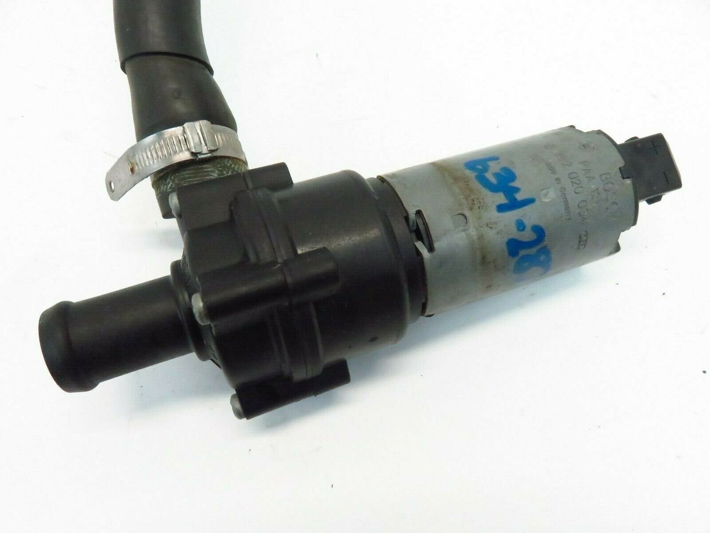 2004-2008 Maserati Quattroporte Water Coolant Auxiliary Pump w/ Hose Line M139