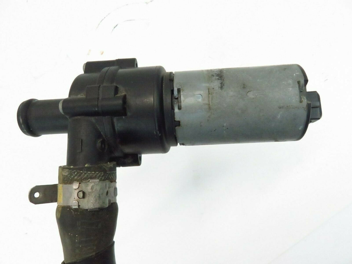 2004-2008 Maserati Quattroporte Water Coolant Auxiliary Pump w/ Hose Line M139