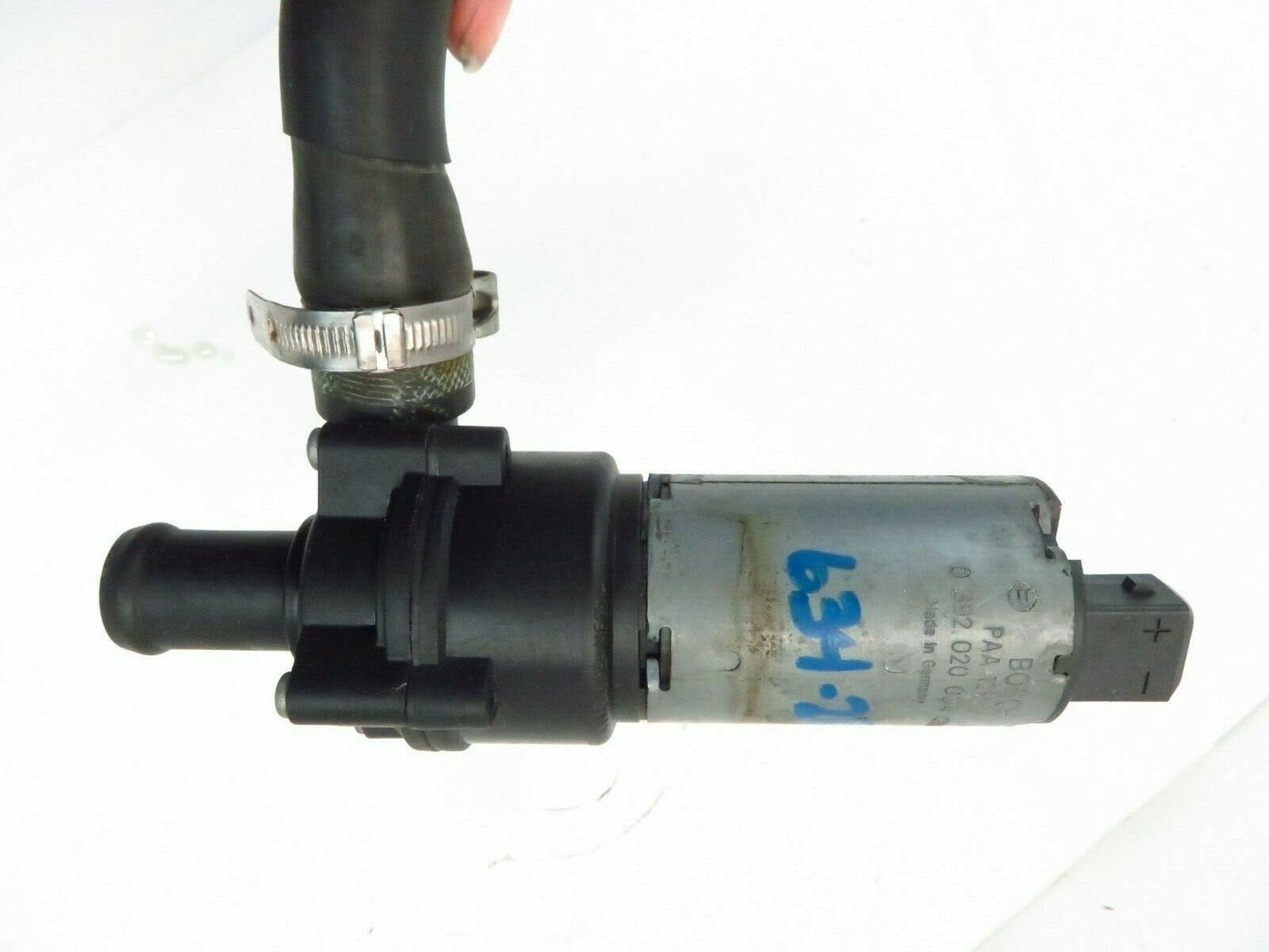 2004-2008 Maserati Quattroporte Water Coolant Auxiliary Pump w/ Hose Line M139