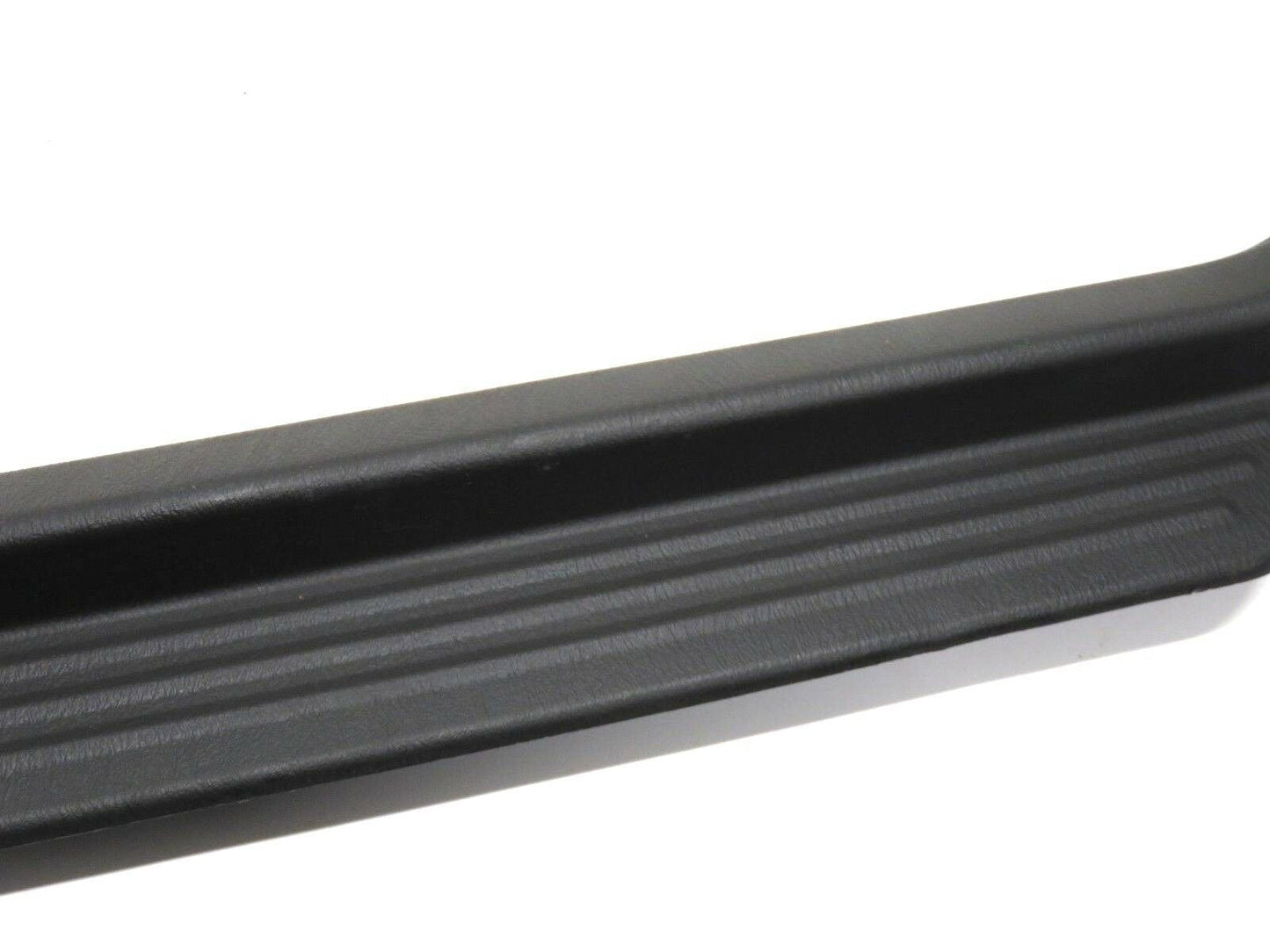 02-07 Subaru Impreza WRX & STI Door Sill Trim Front Carpet Retainer RH Passenger