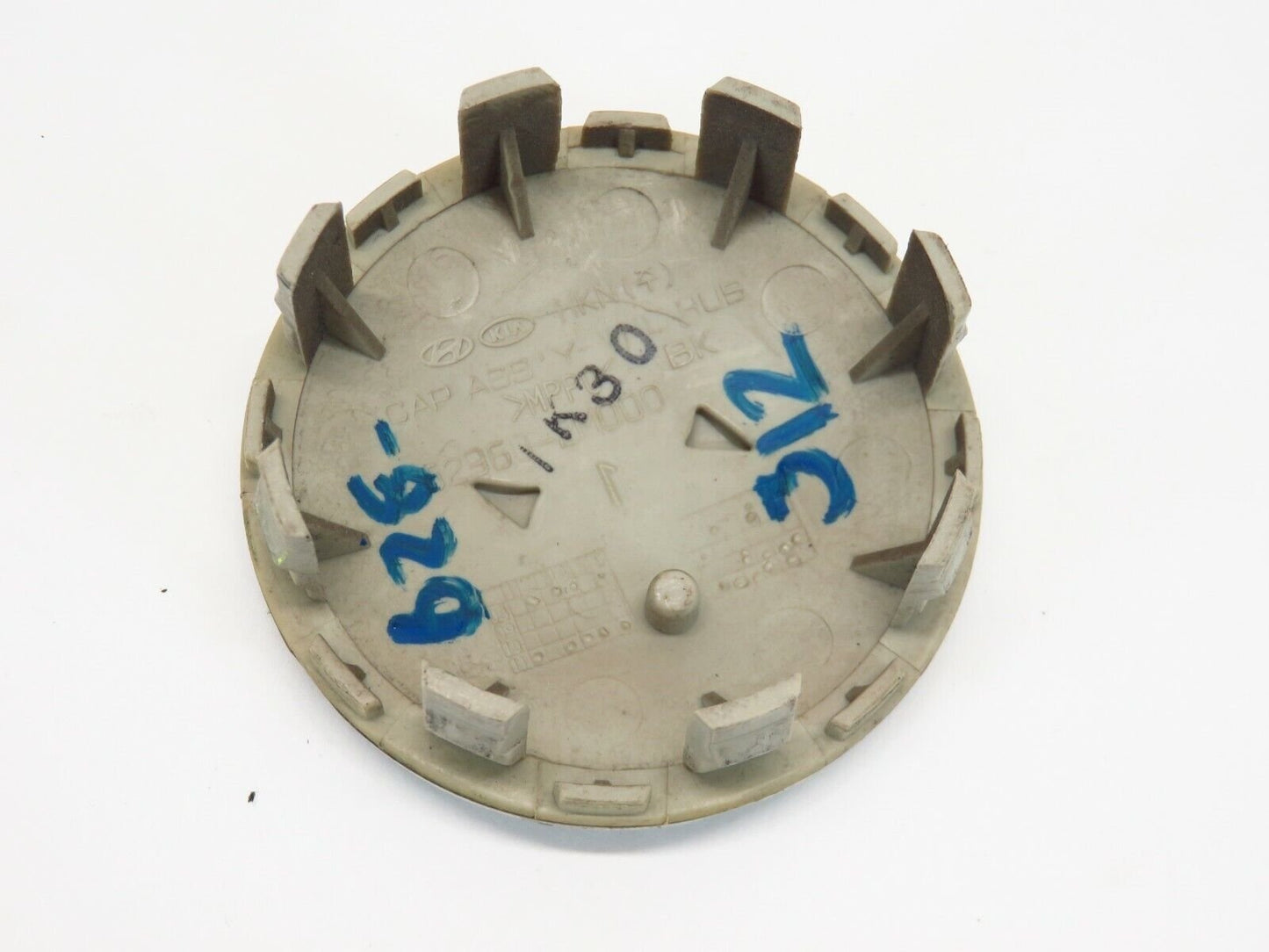 2010-2012 Hyundai GENESIS COUPE Wheel Center Cap 52960-2M000 OEM 628312