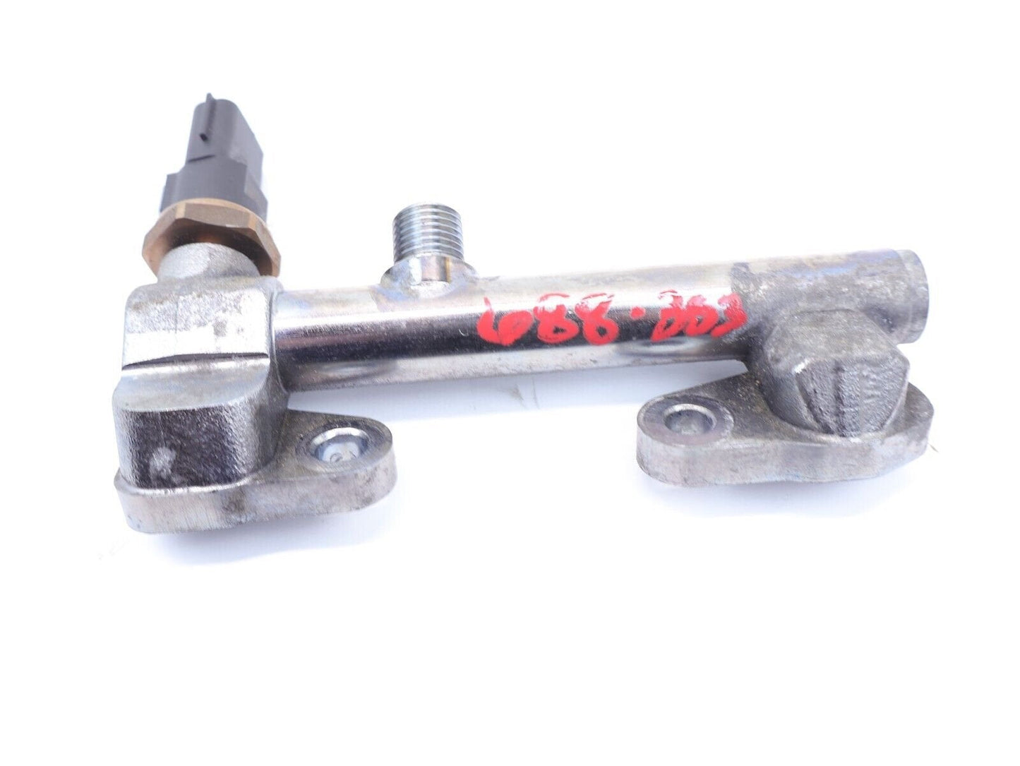 2018-2023 Subaru Crosstrek Fuel Injector Rail Pipe Mount Ramp Right RH OEM