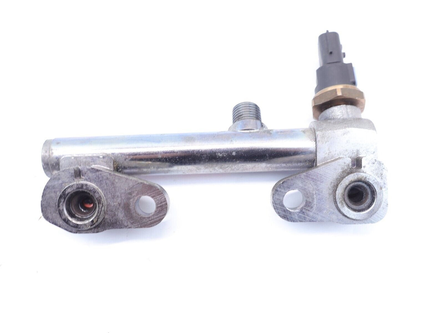 2018-2023 Subaru Crosstrek Fuel Injector Rail Pipe Mount Ramp Right RH OEM