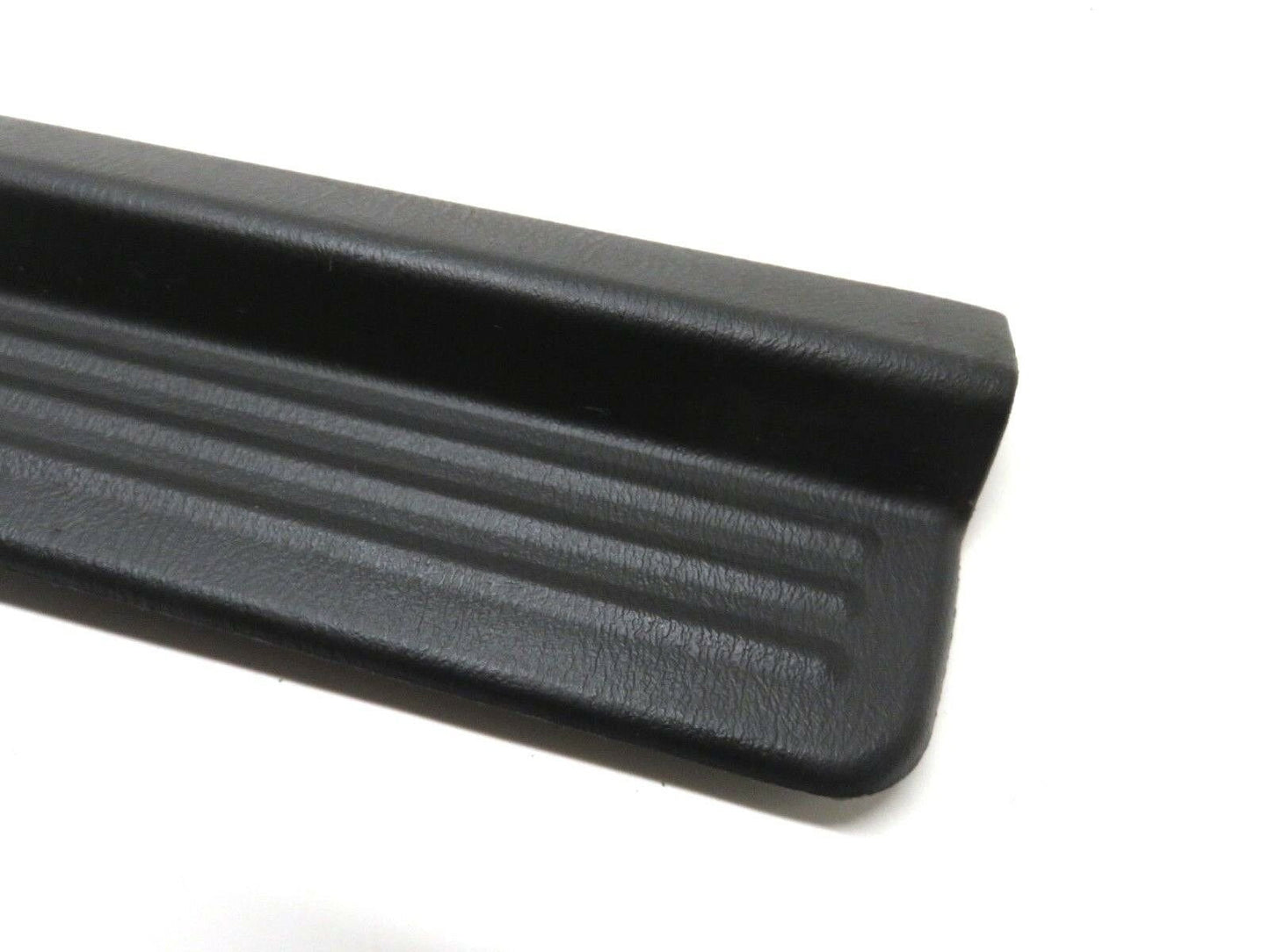02-07 Subaru Impreza WRX or STI Driver Front Door Sill Step Trim LH Retainer