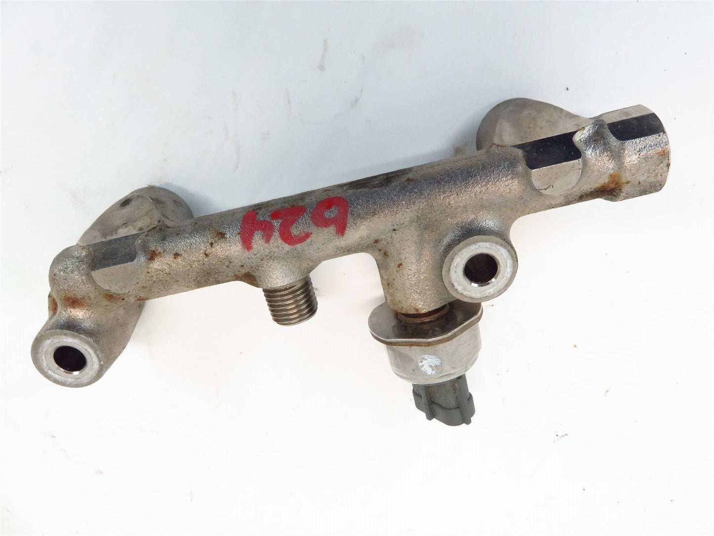 2015-2018 Subaru WRX Fuel Injector Rail RH Side Pipe Passenger Right 15-18