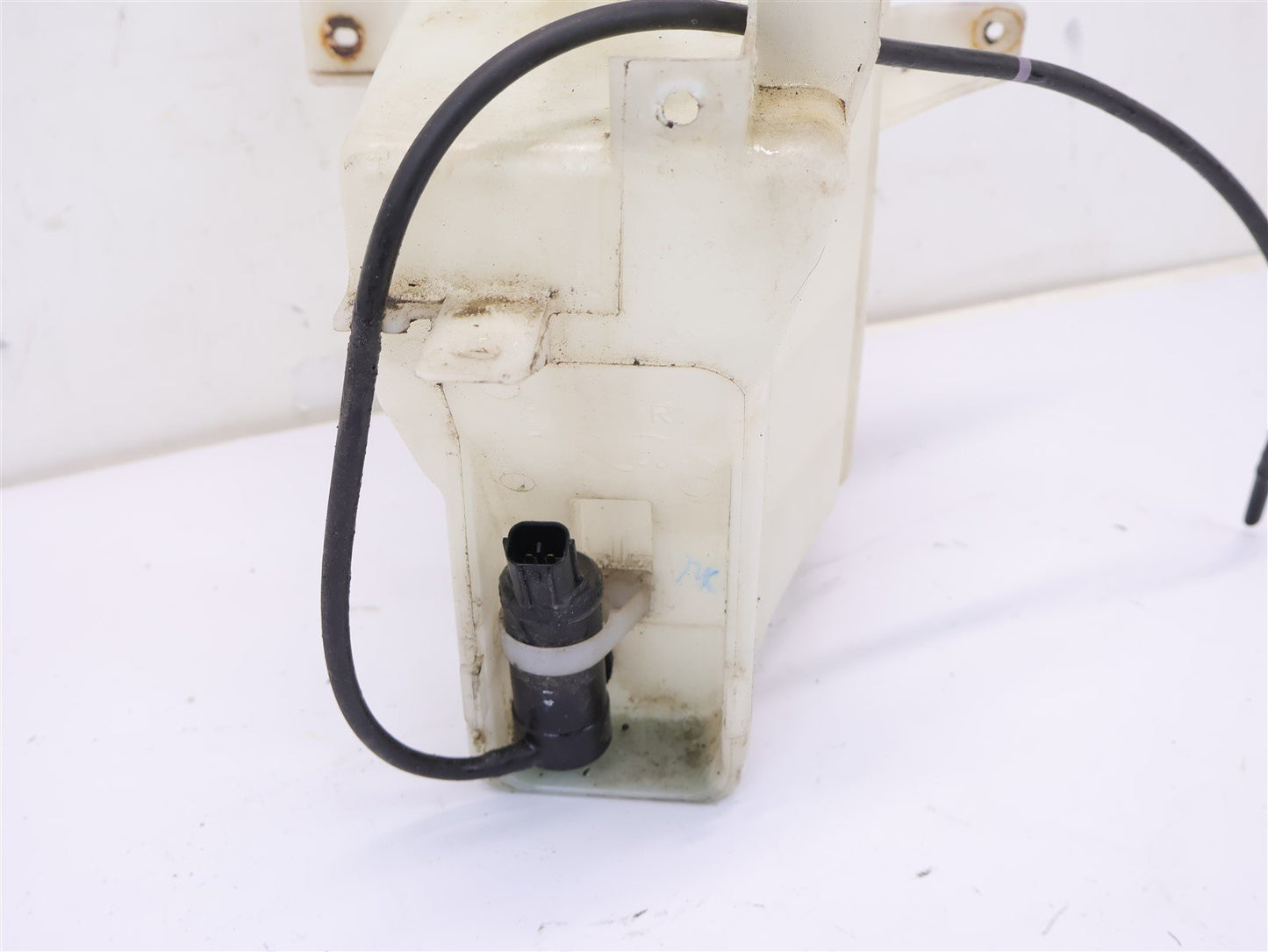 2005-2009 Subaru Legacy Windshield Reservoir Washer Fluid Wiper Tank SEDAN 05-09