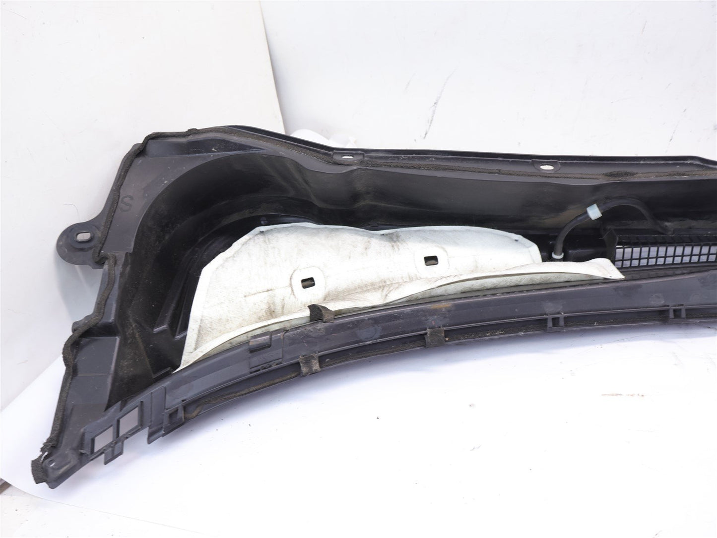 2009-2013 Subaru Forester Wiper Windshield Vent Cowl Trim Panel 09-13