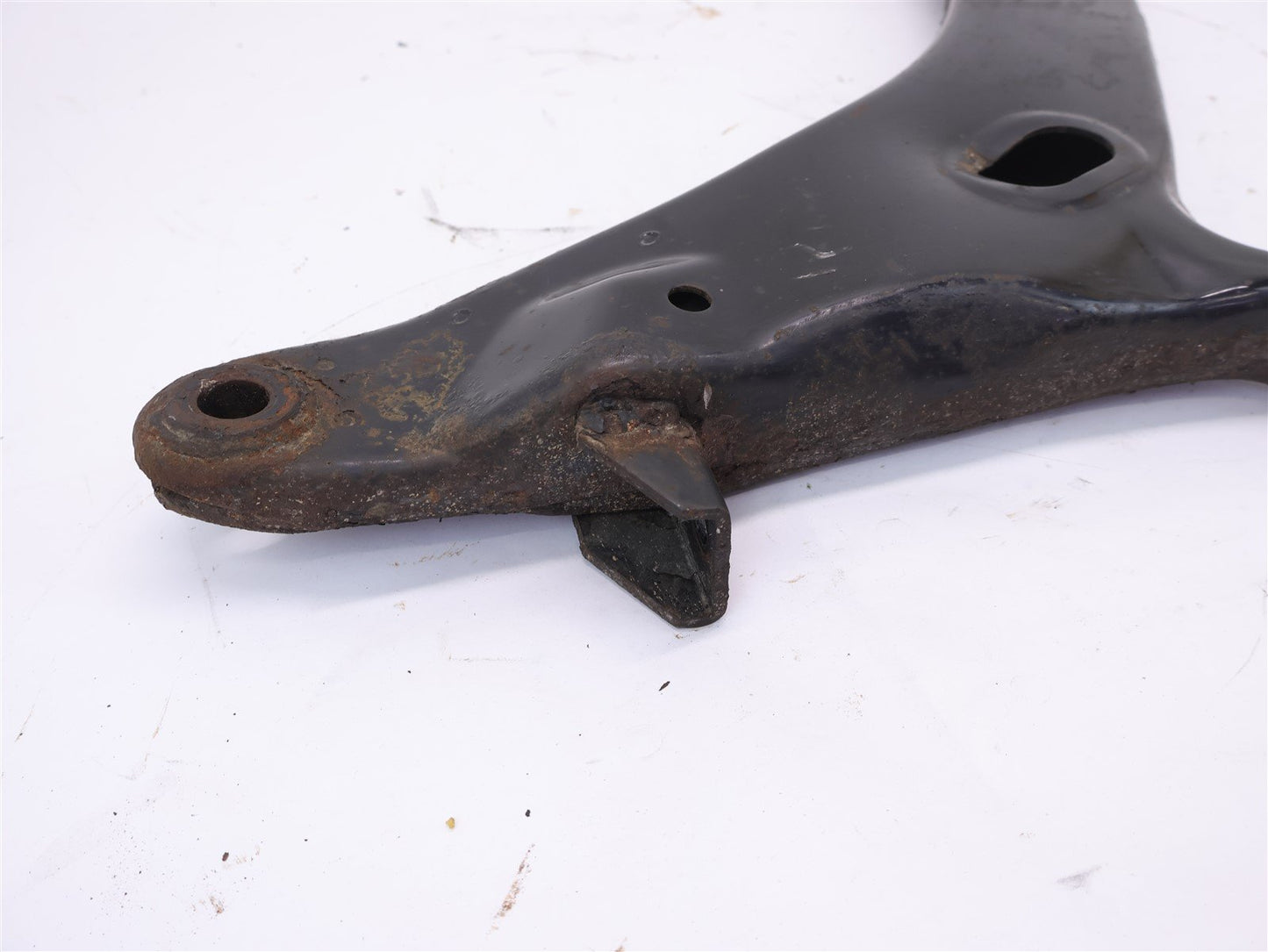 2009-2013 Subaru Forester Passenger Front Lower Control Arm RH Right OEM 09-13