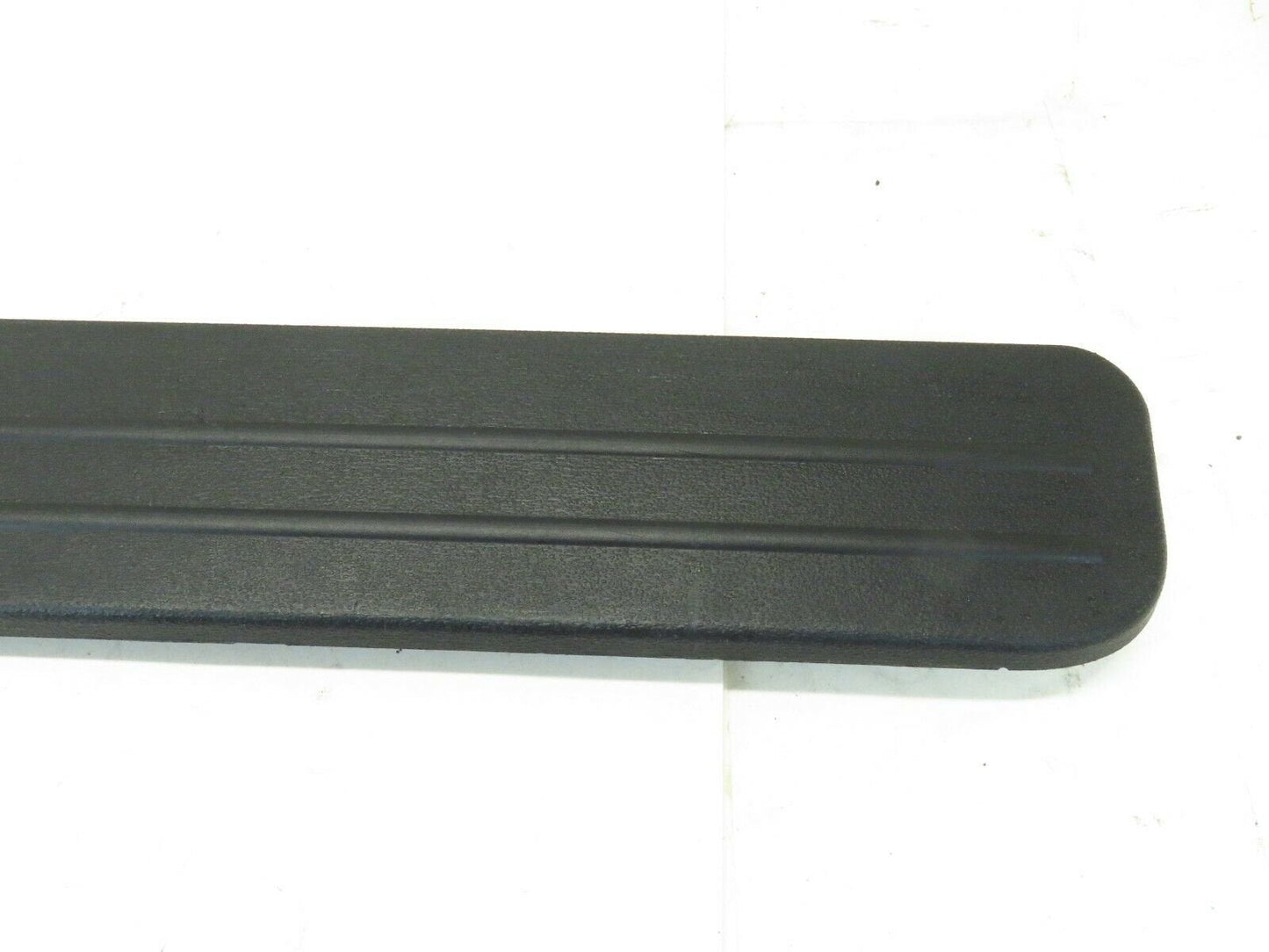 2009-2012 Hyundai Genesis Coupe Passenger Door Sill Scuff Trim Step RH OEM 09-12