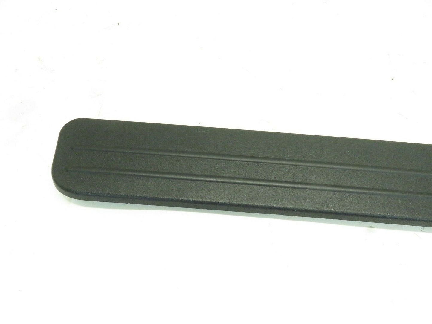 2009-2012 Hyundai Genesis Coupe Passenger Door Sill Scuff Trim Step RH OEM 09-12