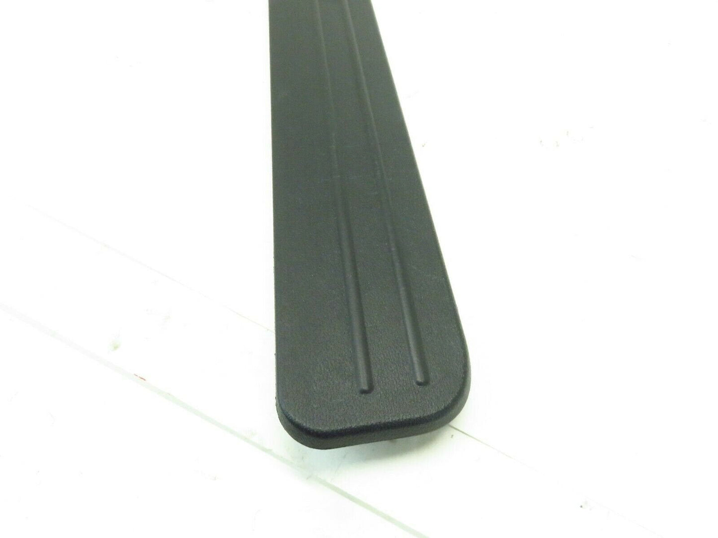 2009-2012 Hyundai Genesis Coupe Passenger Door Sill Scuff Trim Step RH OEM 09-12