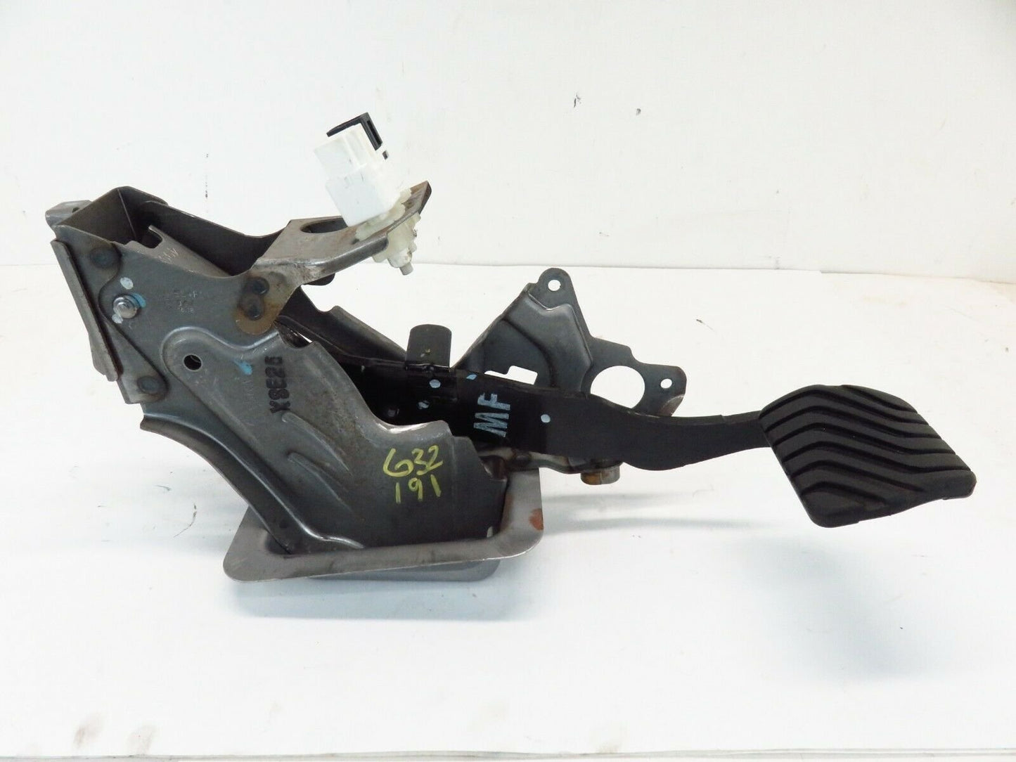 2018-2019 Nissan Kicks Brake Pedal Assembly OEM 18-19