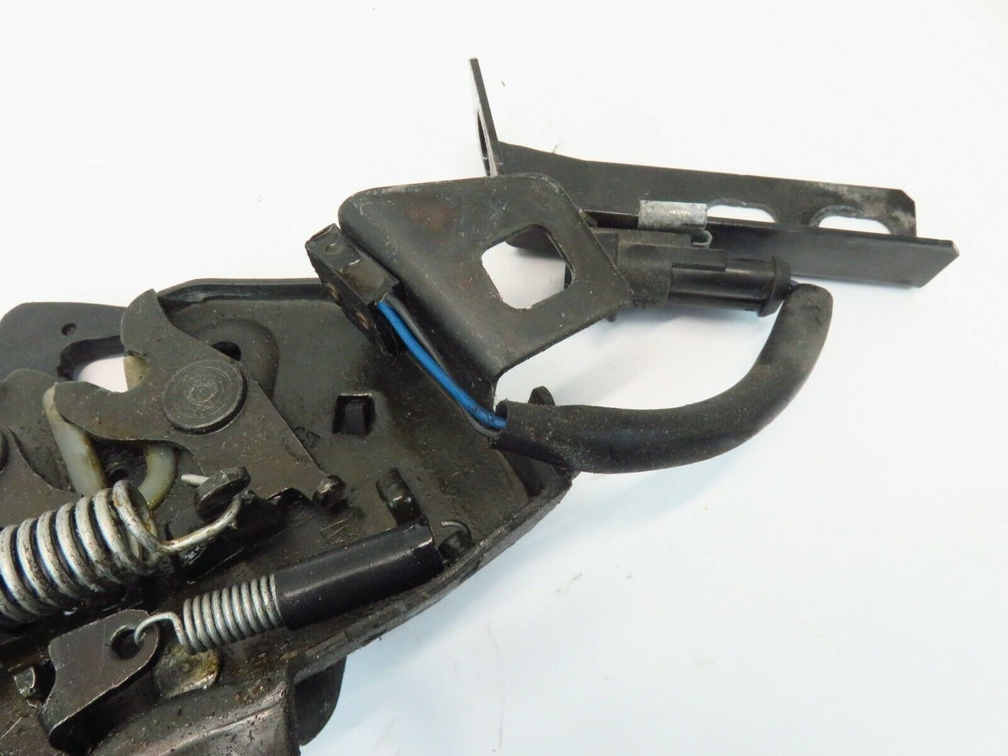 2006 Maserati Quattroporte Hood Lock Latch Catch Assembly 04-08 OEM M139