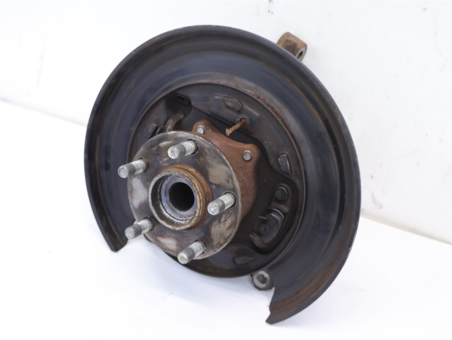 2010-2014 Subaru Legacy & Outback Driver Rear Spindle Knuckle Assembly LH 635208