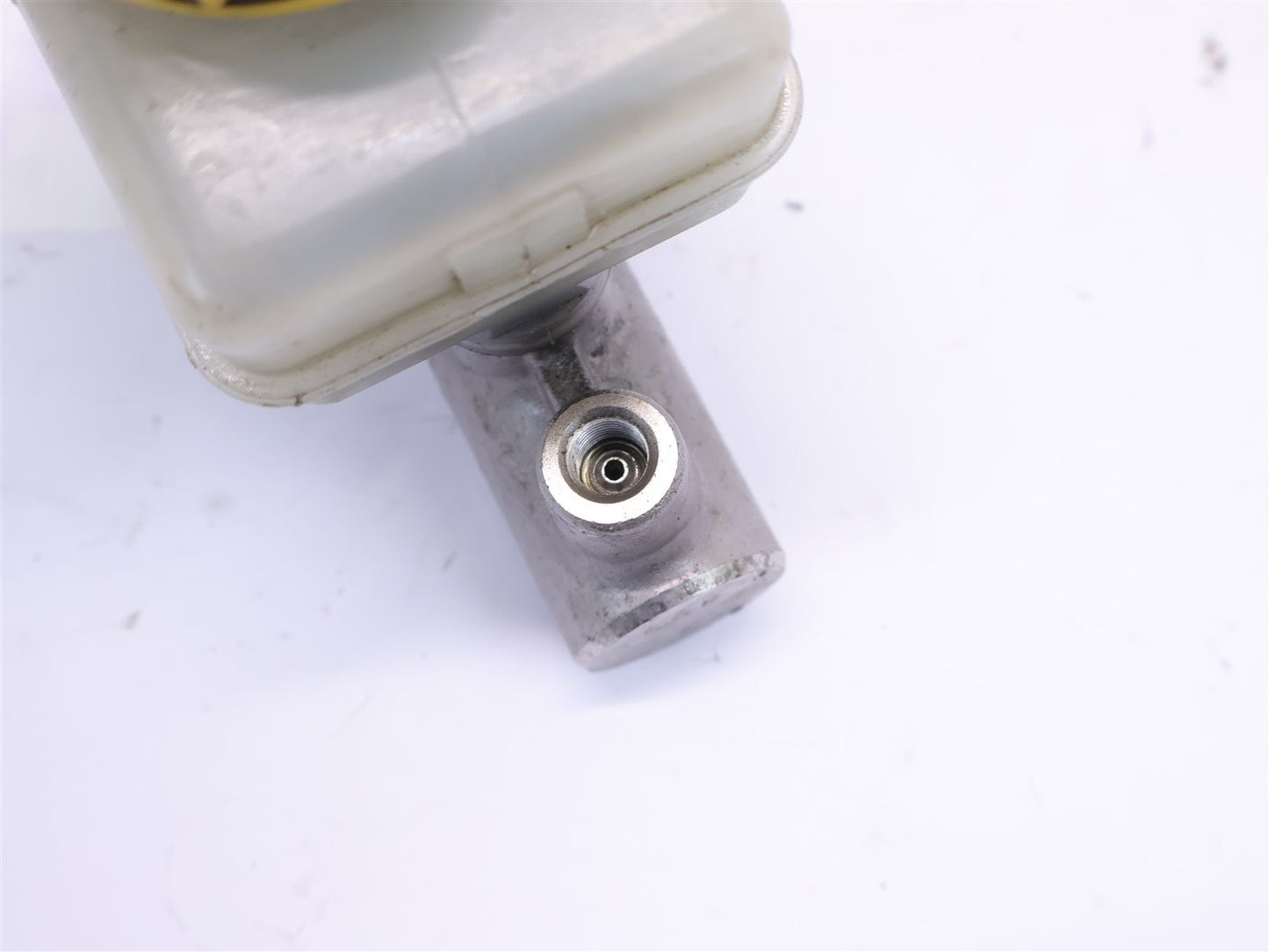 2006-2007 Subaru Impreza WRX Brake Master Cylinder 1" Fluid Reservoir 06-07