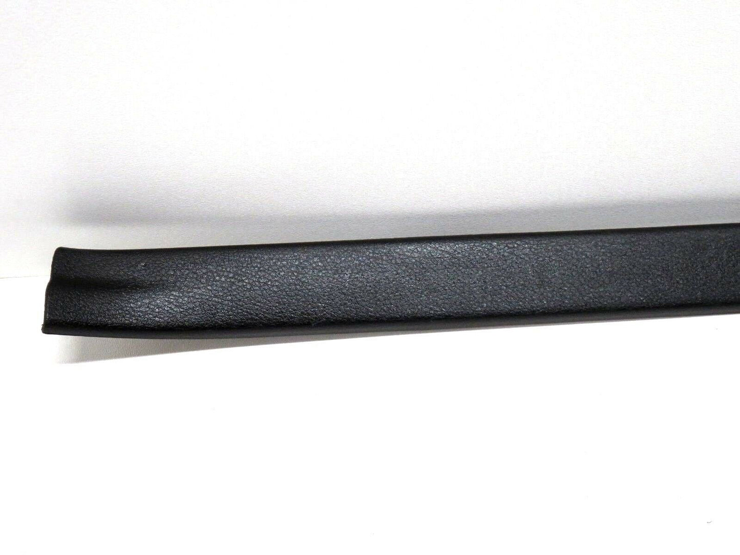 2005-2009 Subaru Outback XT Passenger Front Door Sill Trim Cover Step RH 05-09