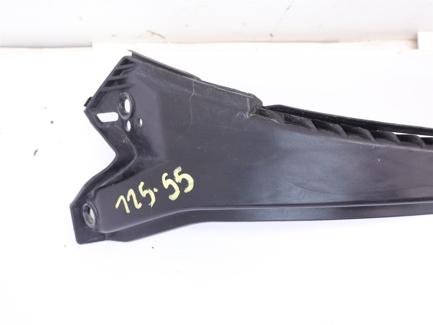 2010-2014 Subaru Outback Passenger Front Bumper Cover Bracket Corner RH 10-14