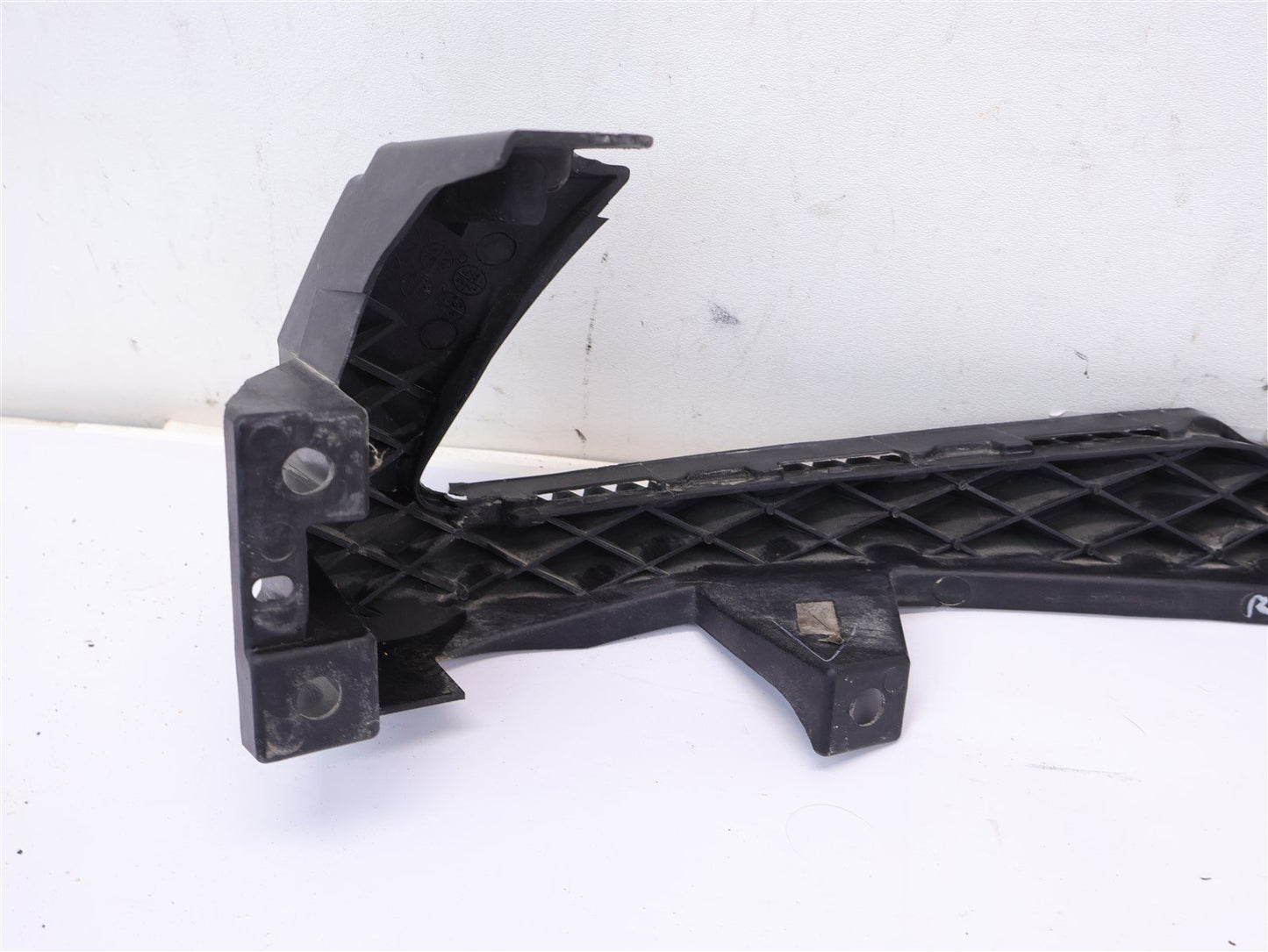 2010-2014 Subaru Outback Passenger Front Bumper Cover Bracket Corner RH 10-14