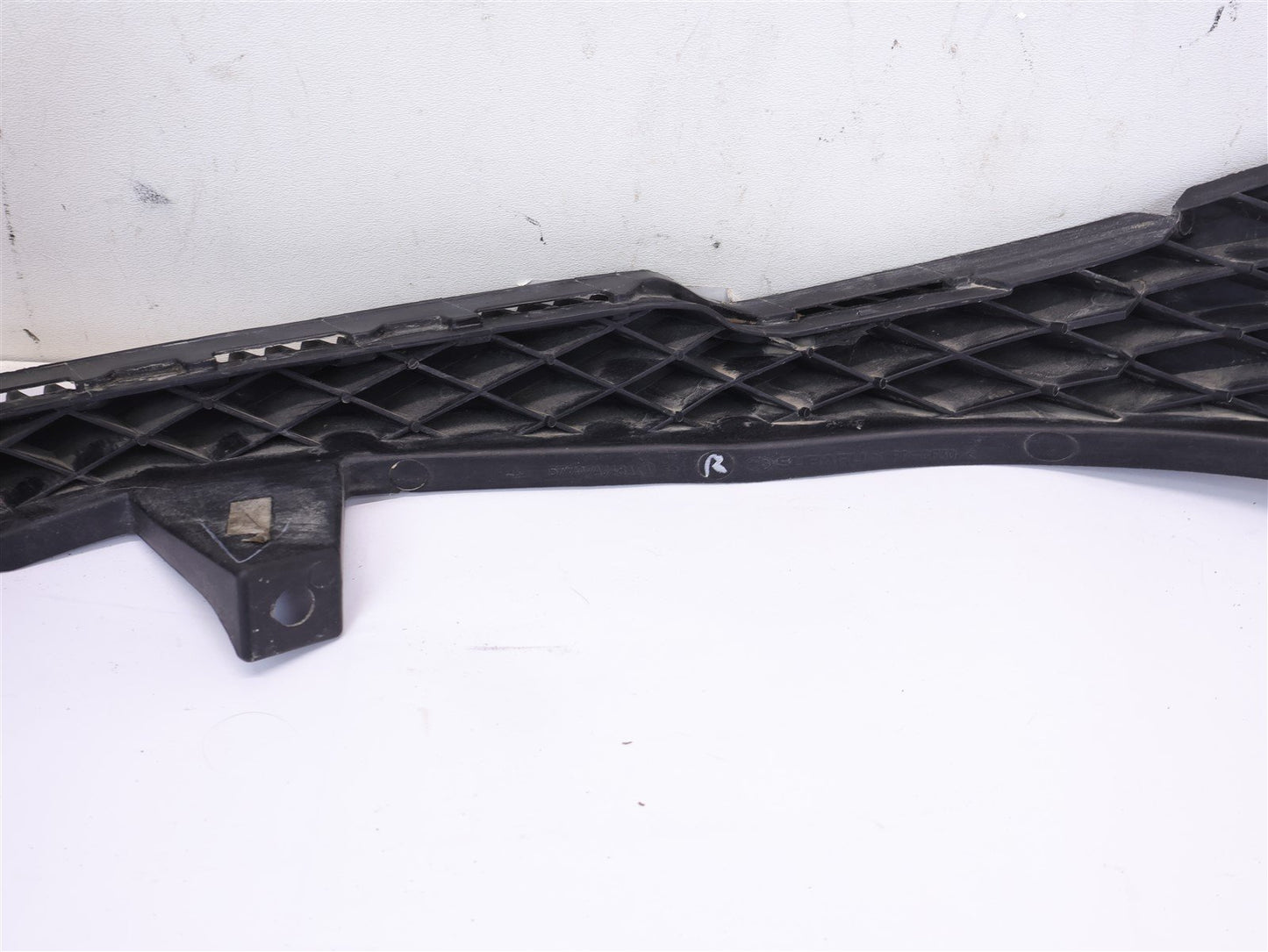 2010-2014 Subaru Outback Passenger Front Bumper Cover Bracket Corner RH 10-14