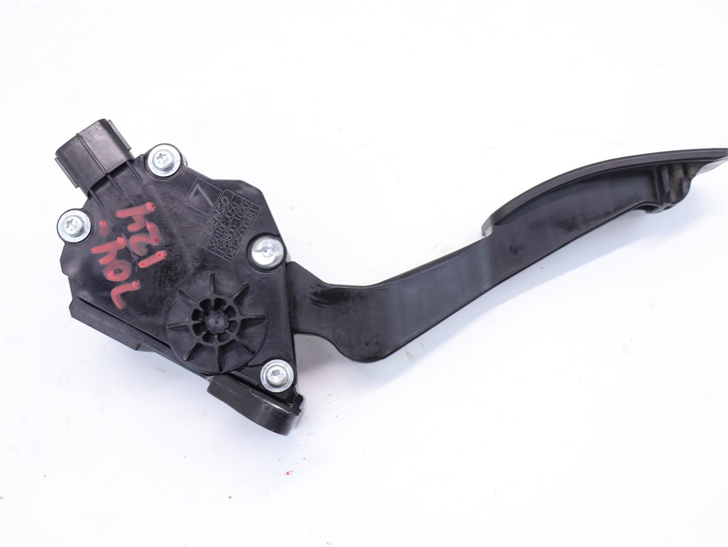 2014-2018 Subaru Forester Gas Pedal 36010FJ050 Fuel Accelerator OEM 14-18