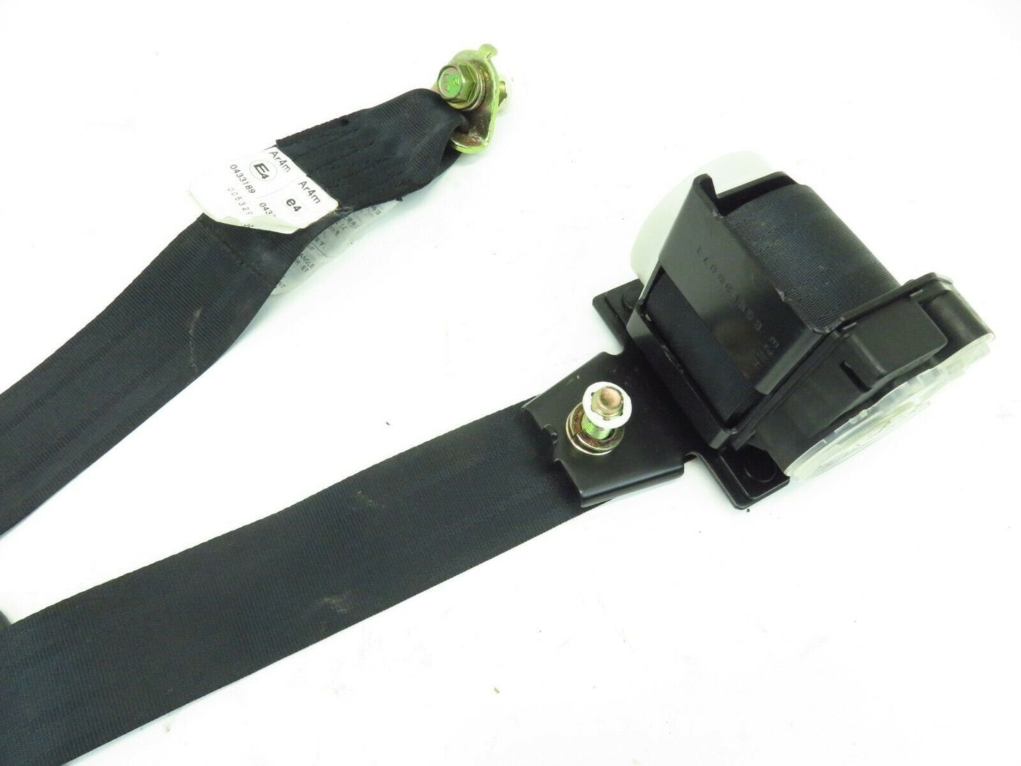 2004-2007 Subaru Impreza WRX & STI Sedan Center Rear Seat Belt Middle OEM 04-07